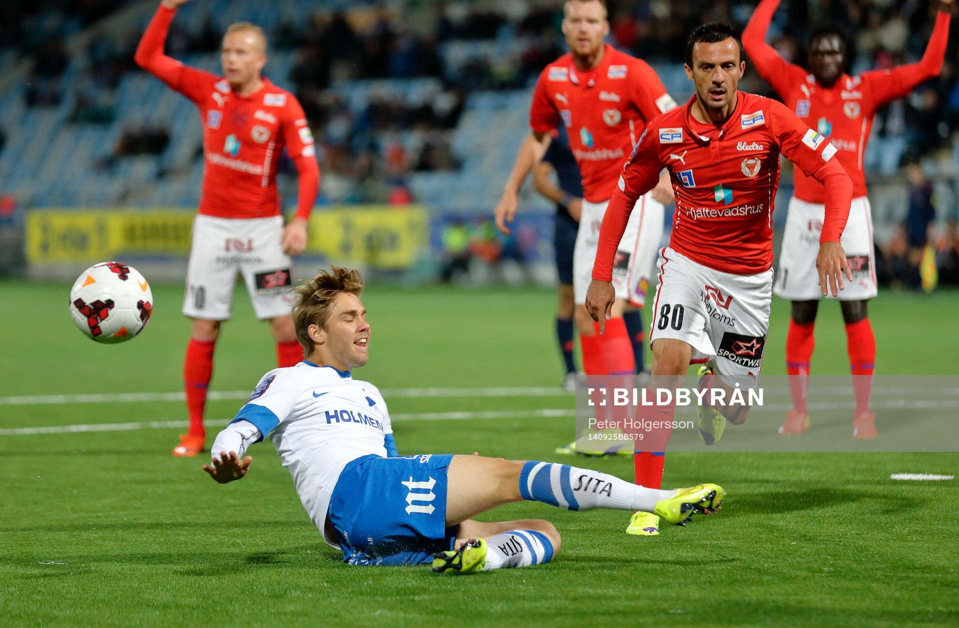 Norrköpings Christoffer Nyman sparkar luft