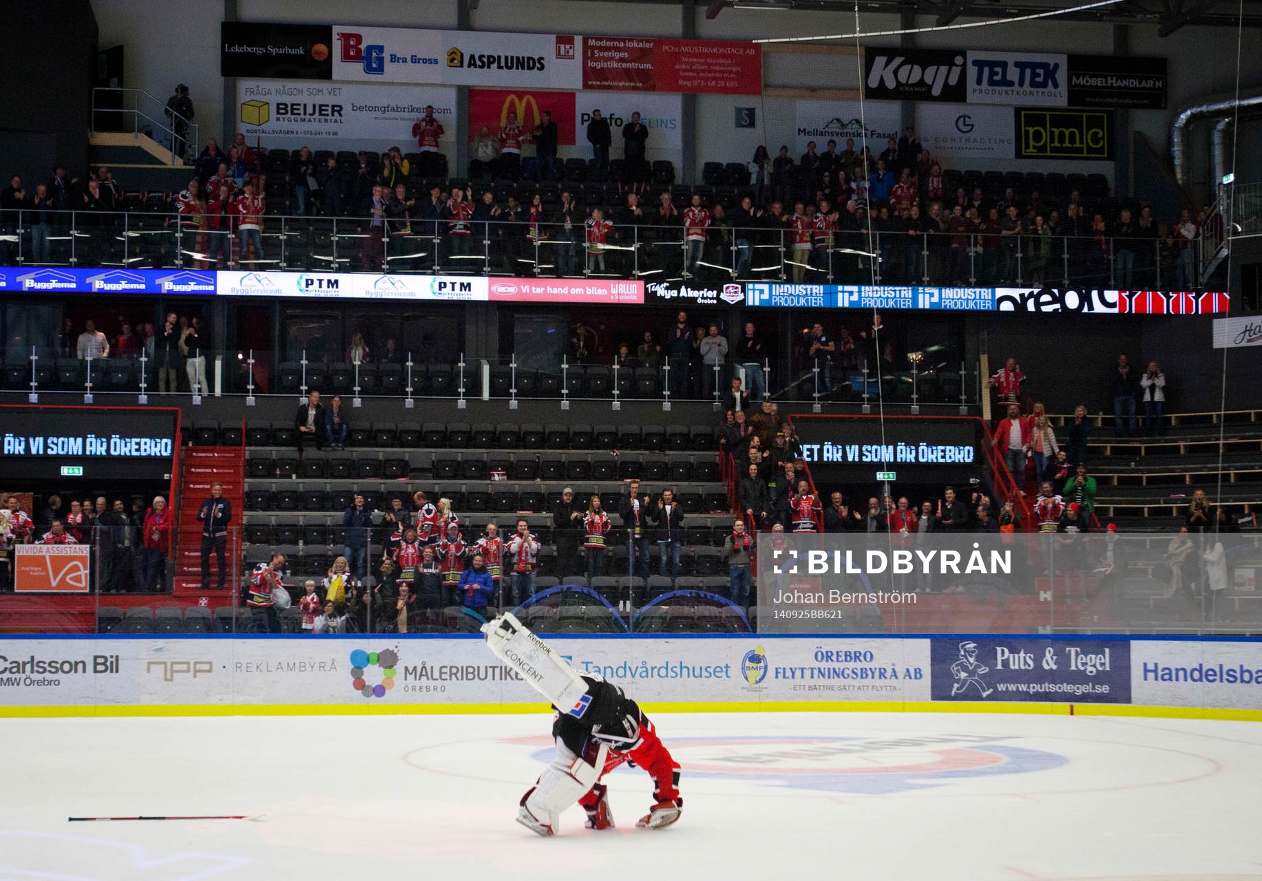 Örebro vinner med 2-0 och målvakt Julius Hudacek jublar