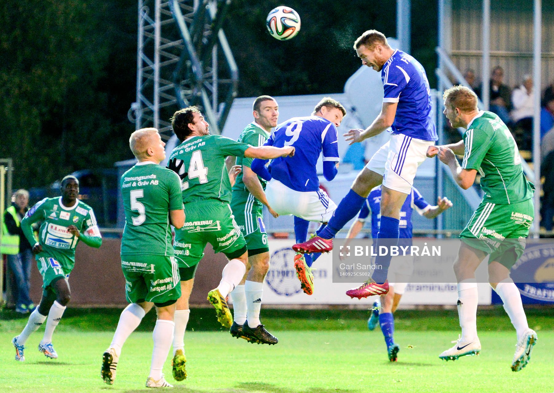 Sundsvalls Jon Gudni Fjoluson under fotbollsmatchen i superettan mellan Ljungskile och Sundsvall den 25 september 2014 i Ljungskile.
