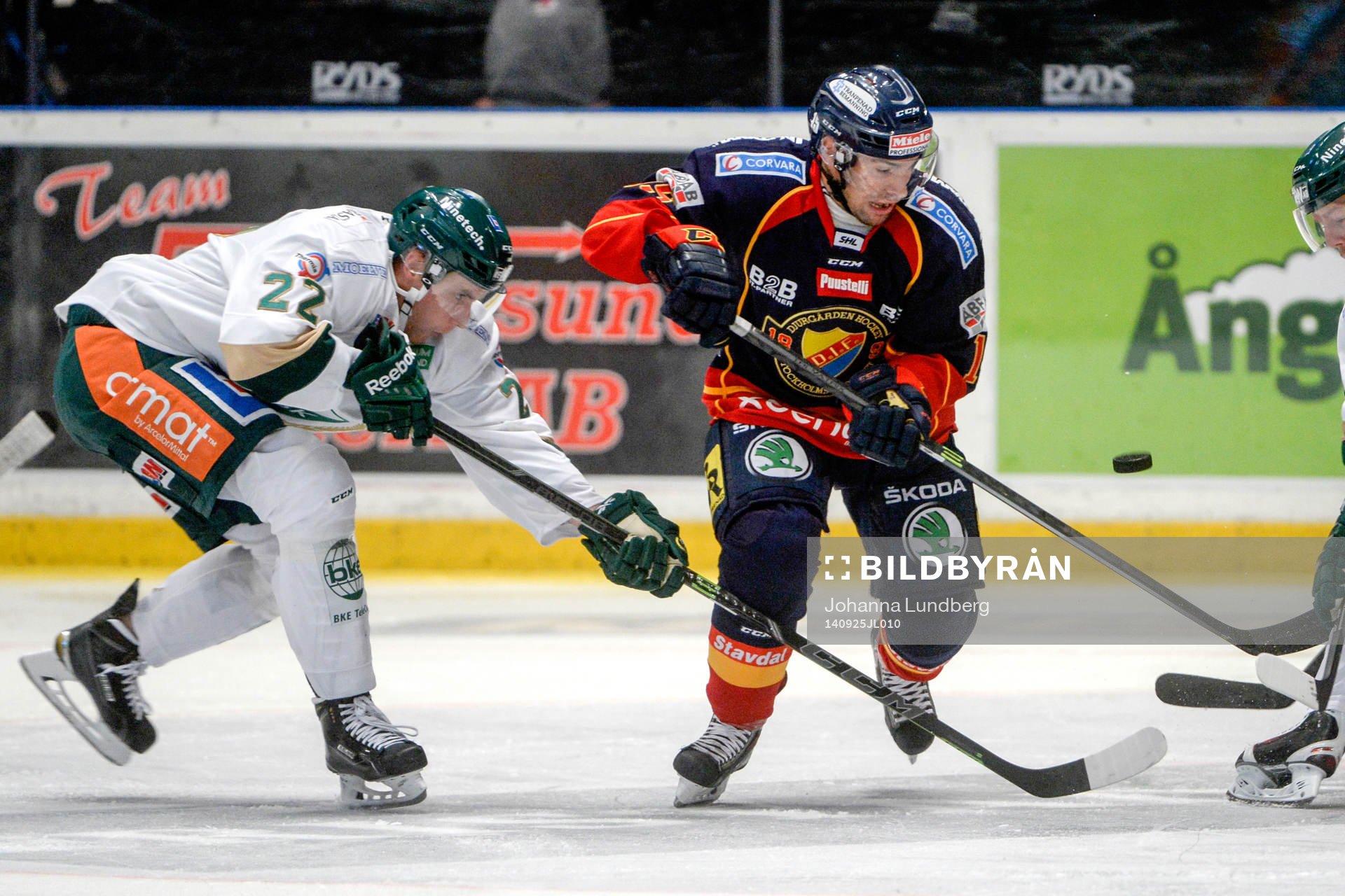 Färjestads Per Åslund och Djurgårdens Steve Saviano