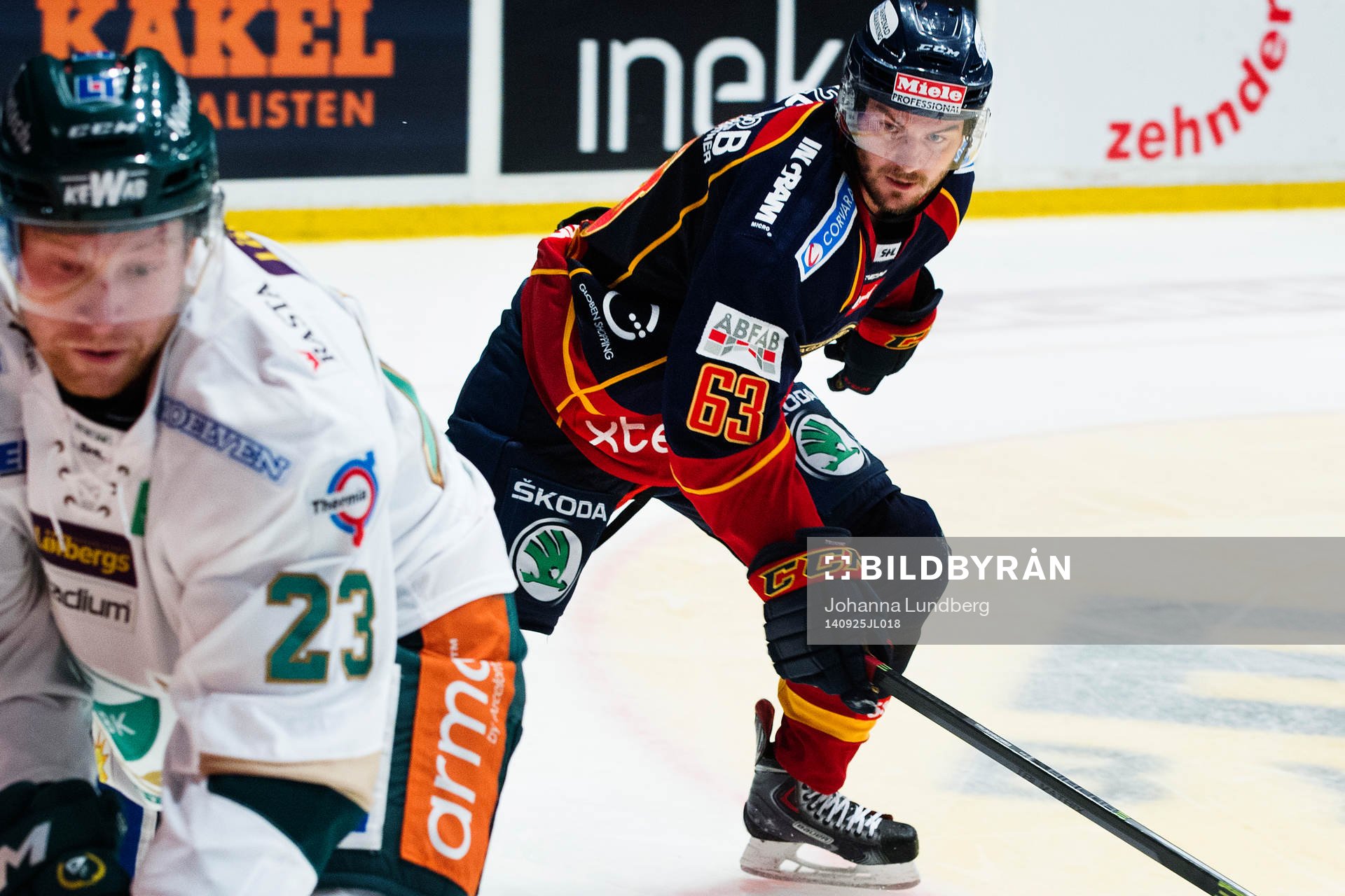 Djurgårdens Vjatjeslav Trukhno jagar Färjestads Martin