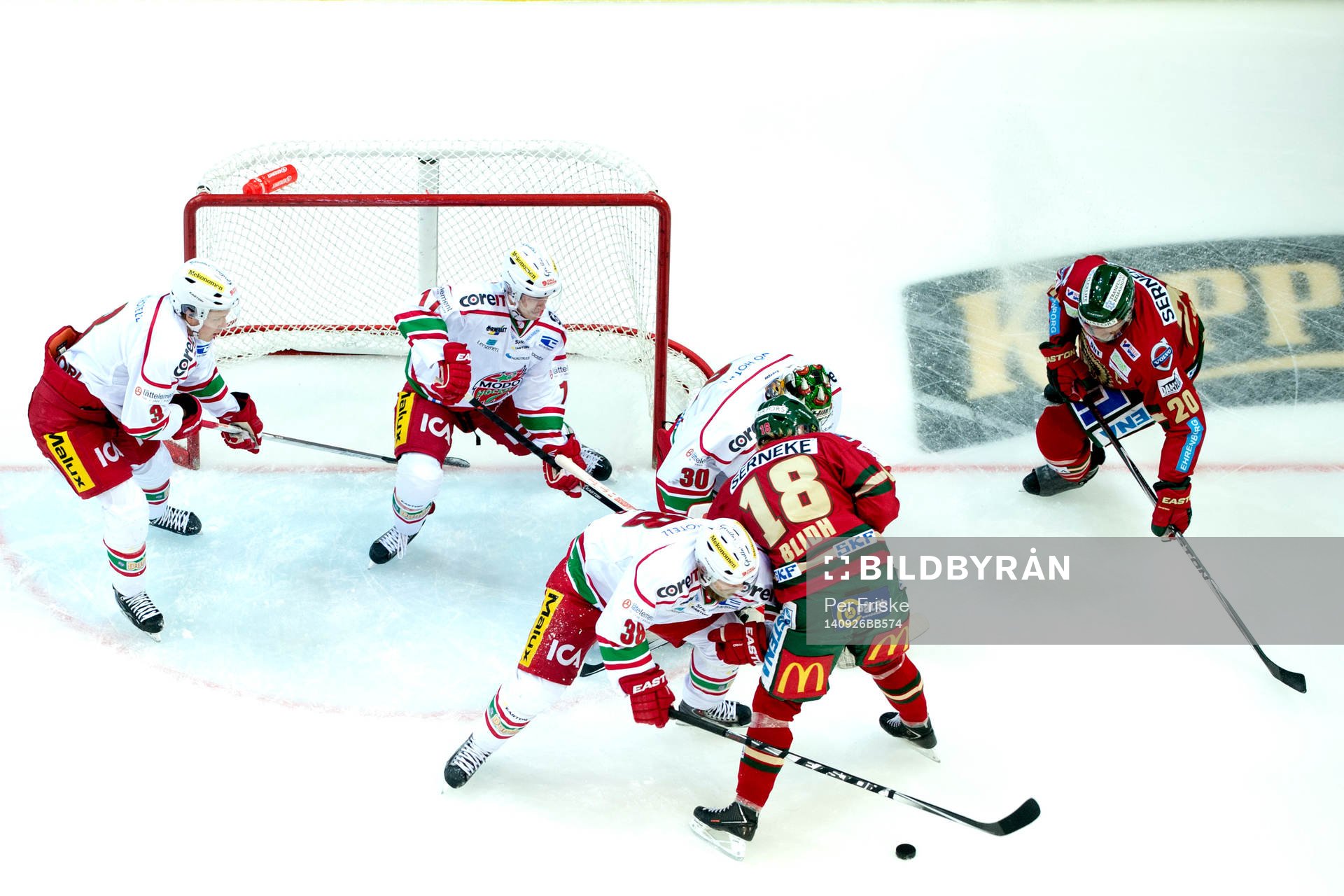 Frölundas Anton Blidh och Joel Lundqvist är framme och