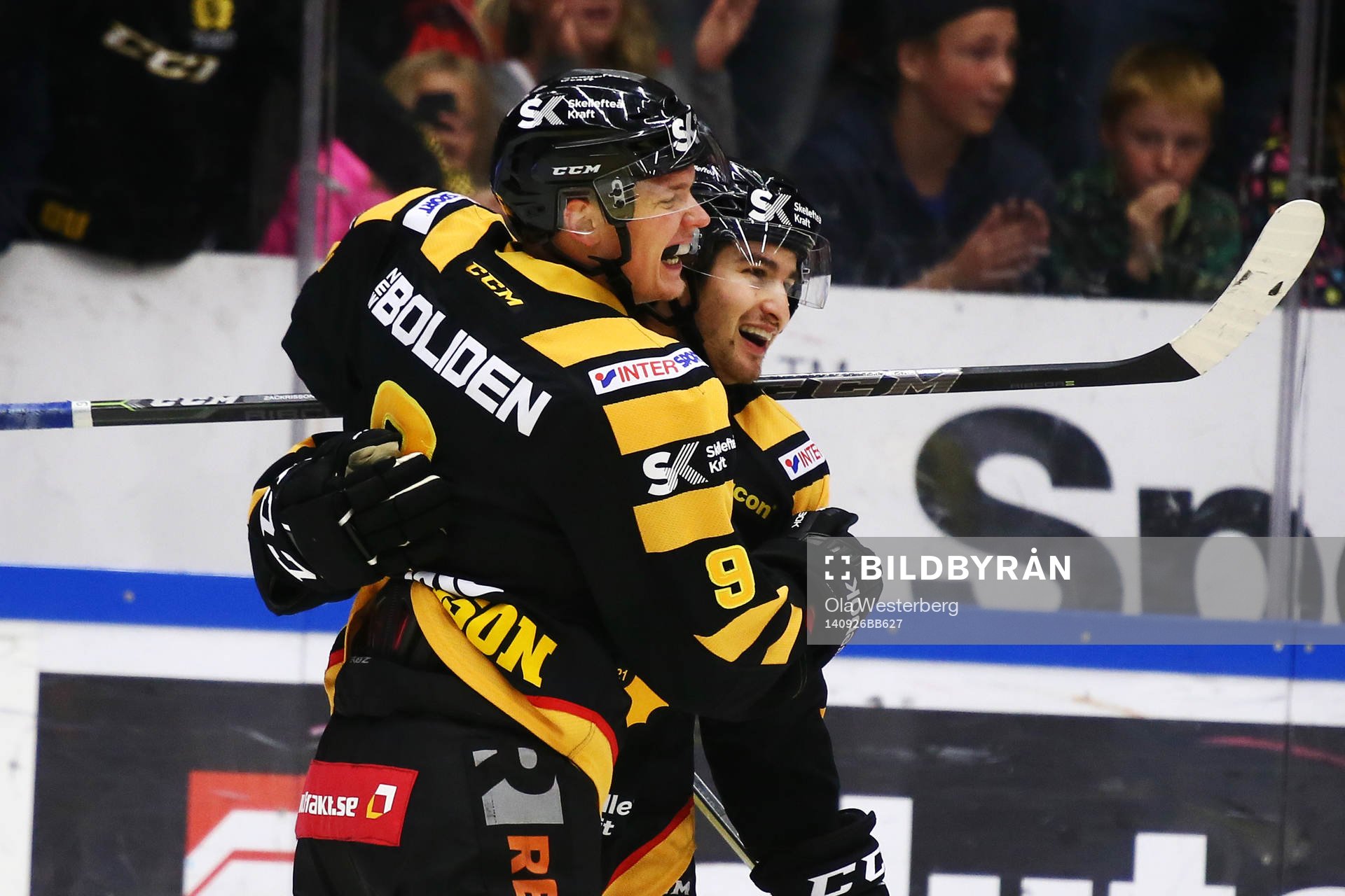 Skellefteås Andrew Calof och Patrik Zackrisson  jublar