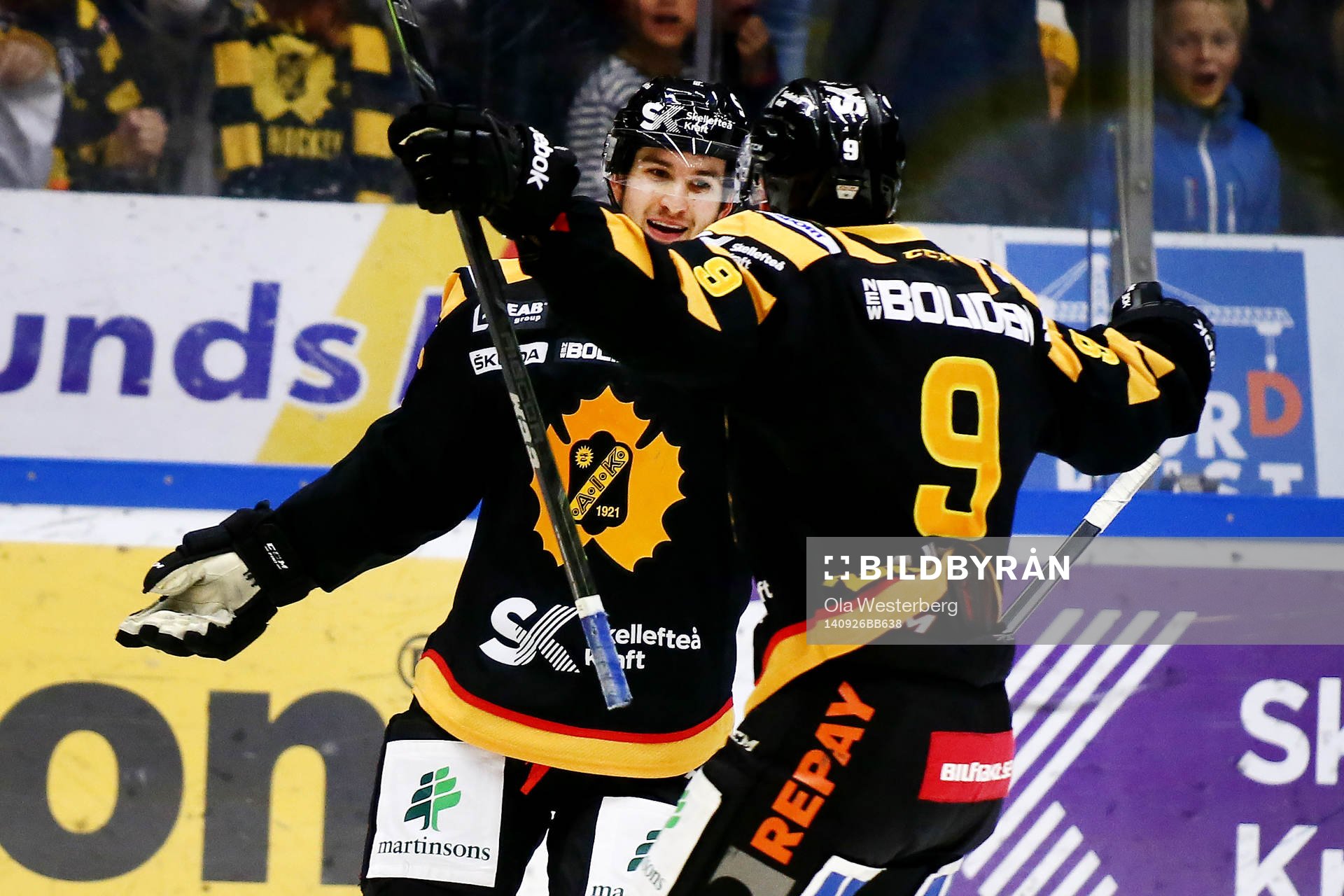 Skellefteås Andrew Calof och Patrik Zackrisson jublar