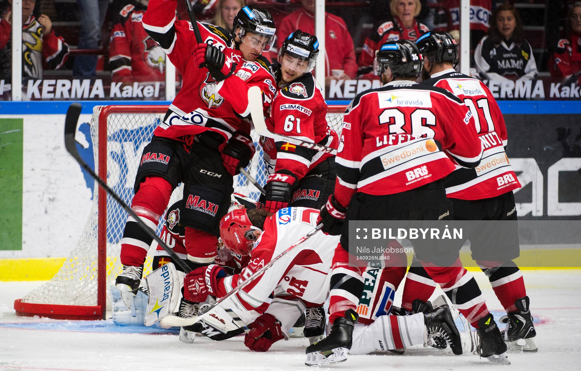 Timrås John Westin kämpar mot Malmö Redhawks Nils