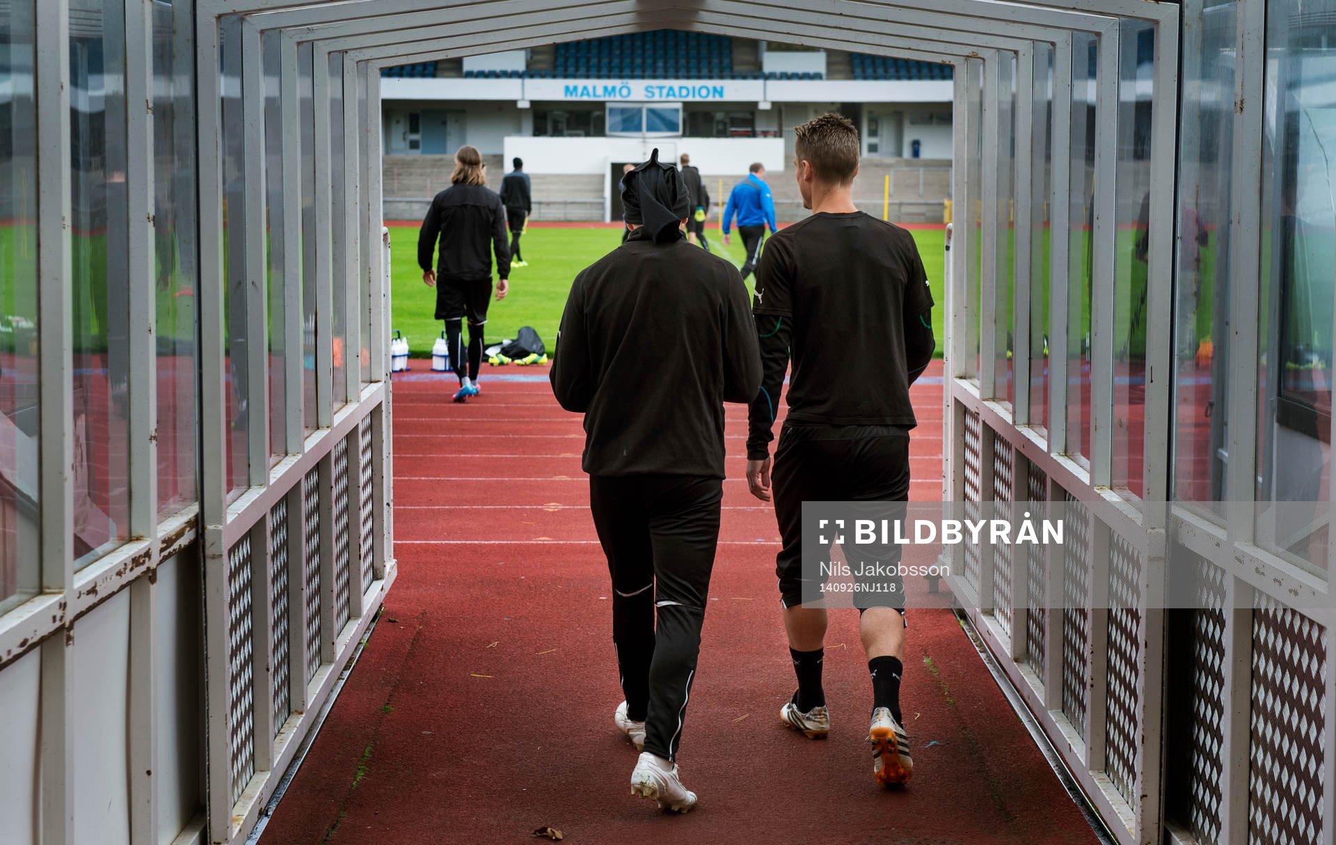 Malmö FFs Magnus Eriksson och Markus Rosenberg går in på