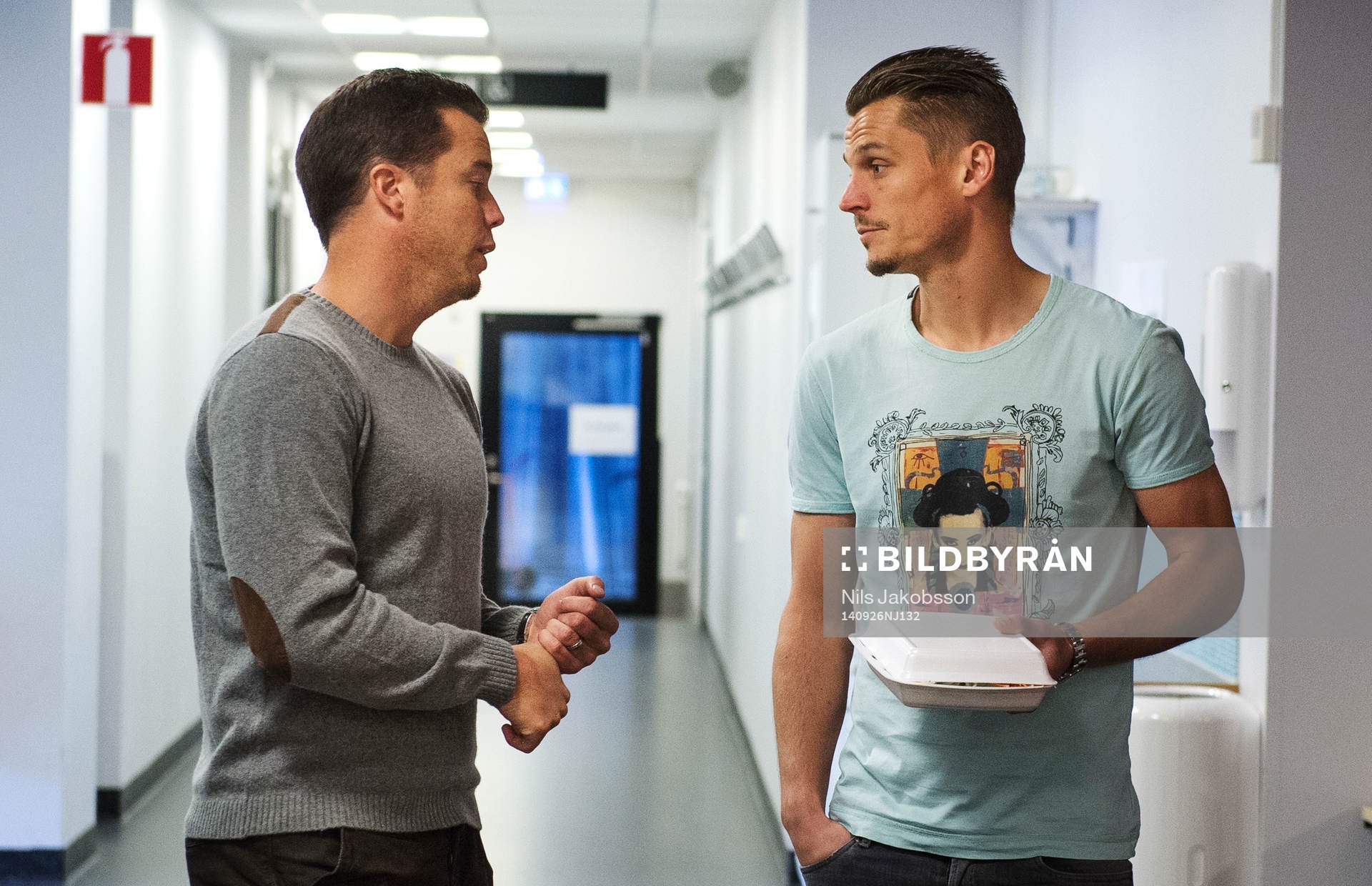 Malmö FFs sportchef Daniel Andersson pratar med Markus Rosenberg den 26 september 2014 i Malmö.