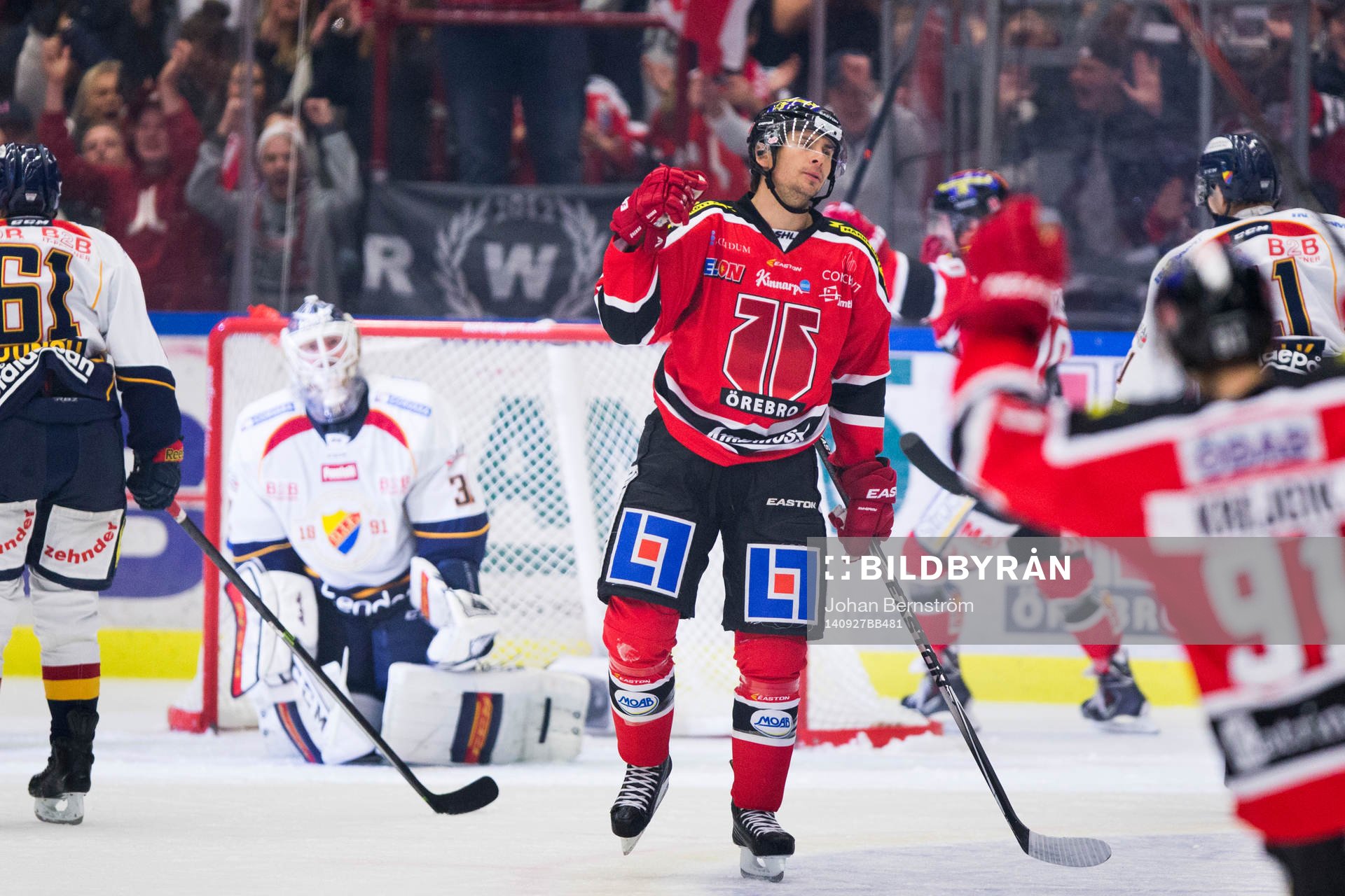 Örebros Tim Wallace jublar