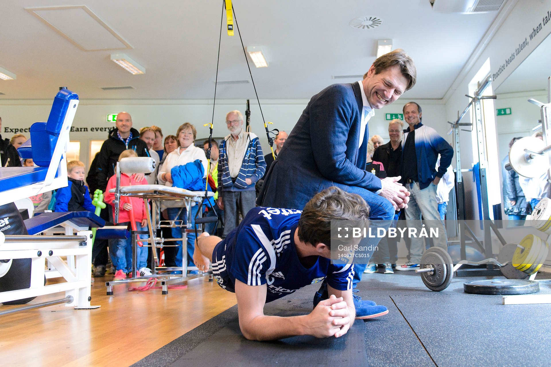 IFK Göteborgs Philip Haglund tränar medan klubbdirektör