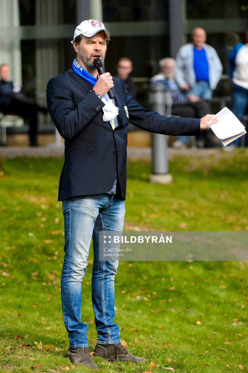 IFK Göteborgs ordförande Karl Jartun håller tal