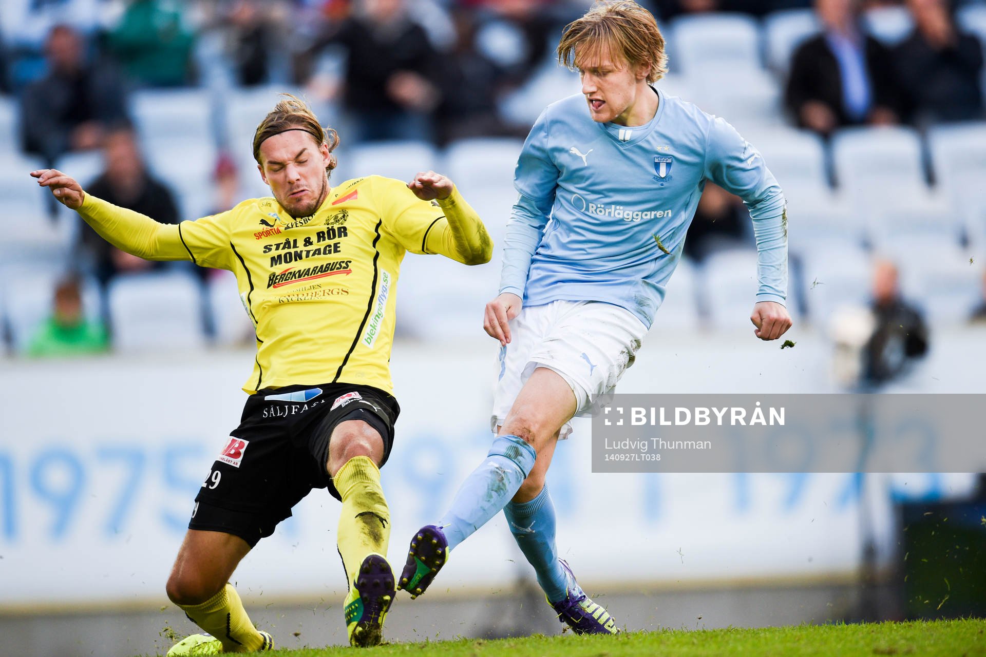 Mjällbys Danny Ervik försöker täcka skott men kan ej hindra Malmö FFs Emil Forsberg från att göra 4-1 under matchen i Allsvenskan mellan Malmö FF och Mjällby den 27 september 2014 i Malmö.