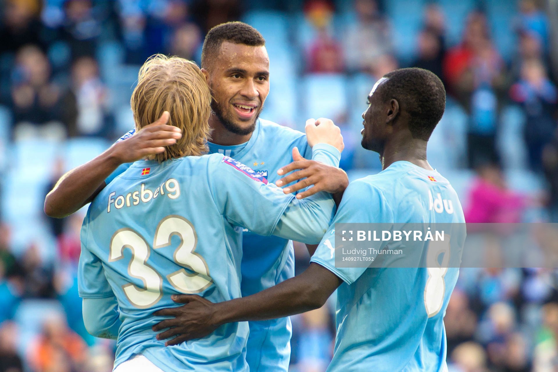 Malmö FFs Isaac Kiese Thelin och Enock Kofi Adu kramar om