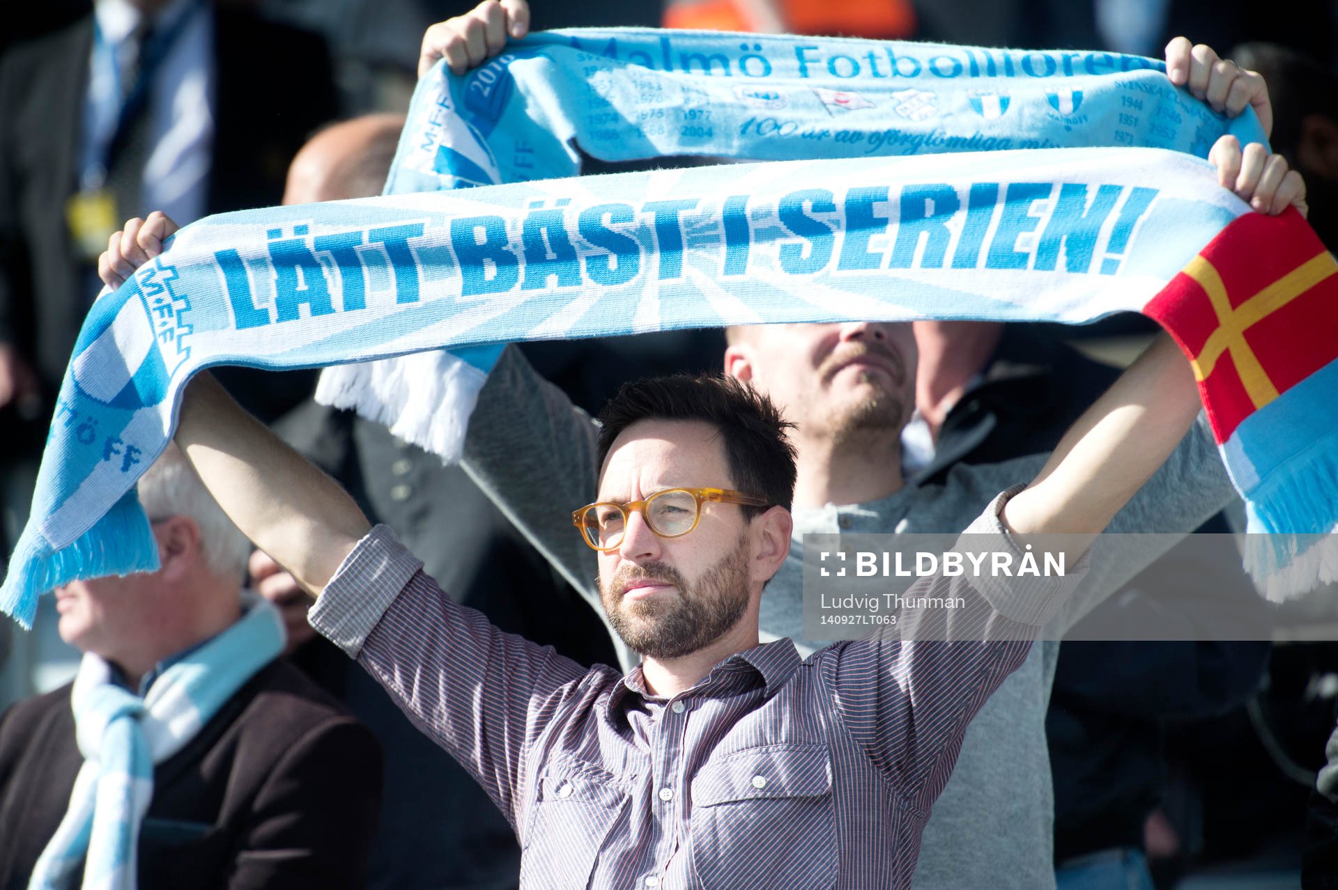 En Malmösupporter med en halsduk lätt bäst i serien