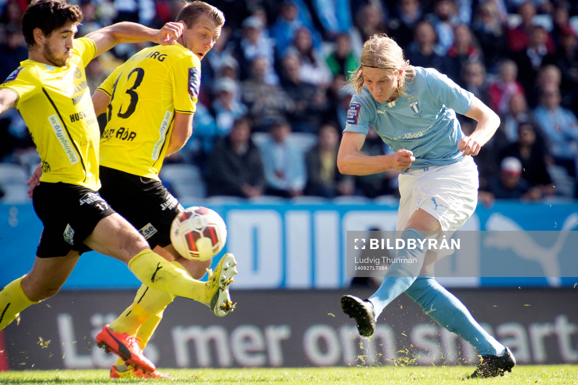 Malmö FFs Simon Kroon skjuter