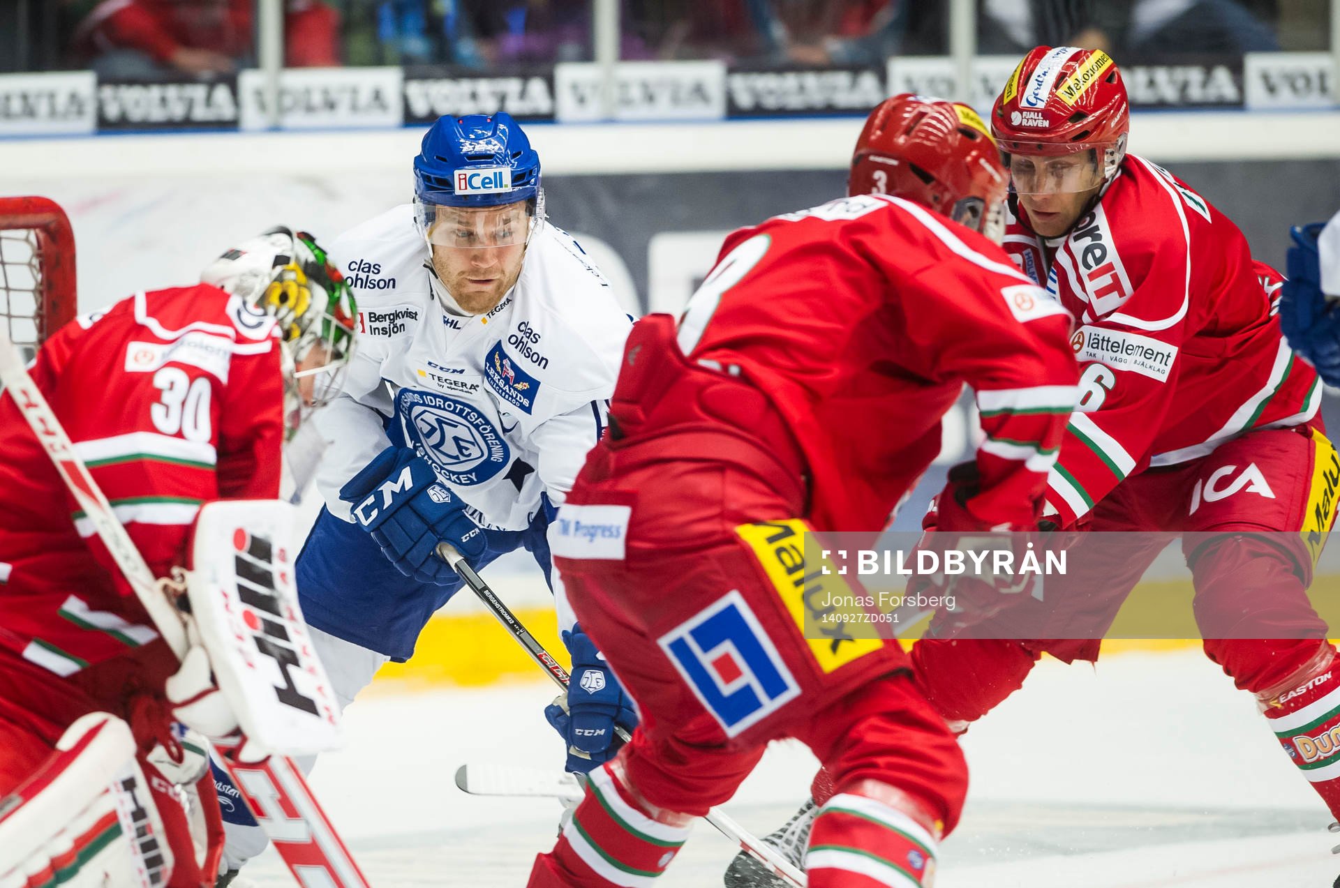 Modos målvakt Linus Ullmark och Modos Marko Kauppinen