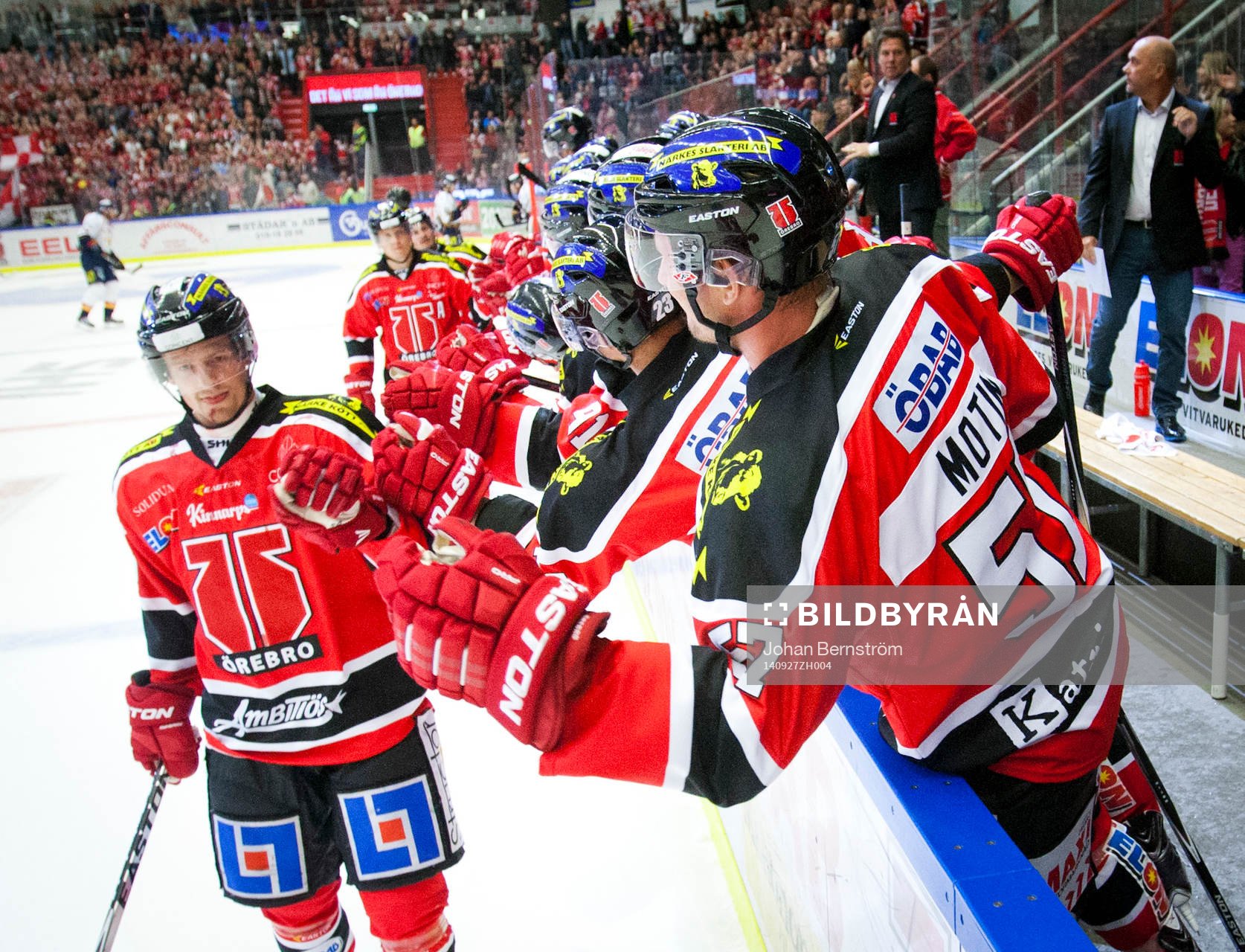 Örebros Daniel Viksten gör 4-1 och på bilden jublar