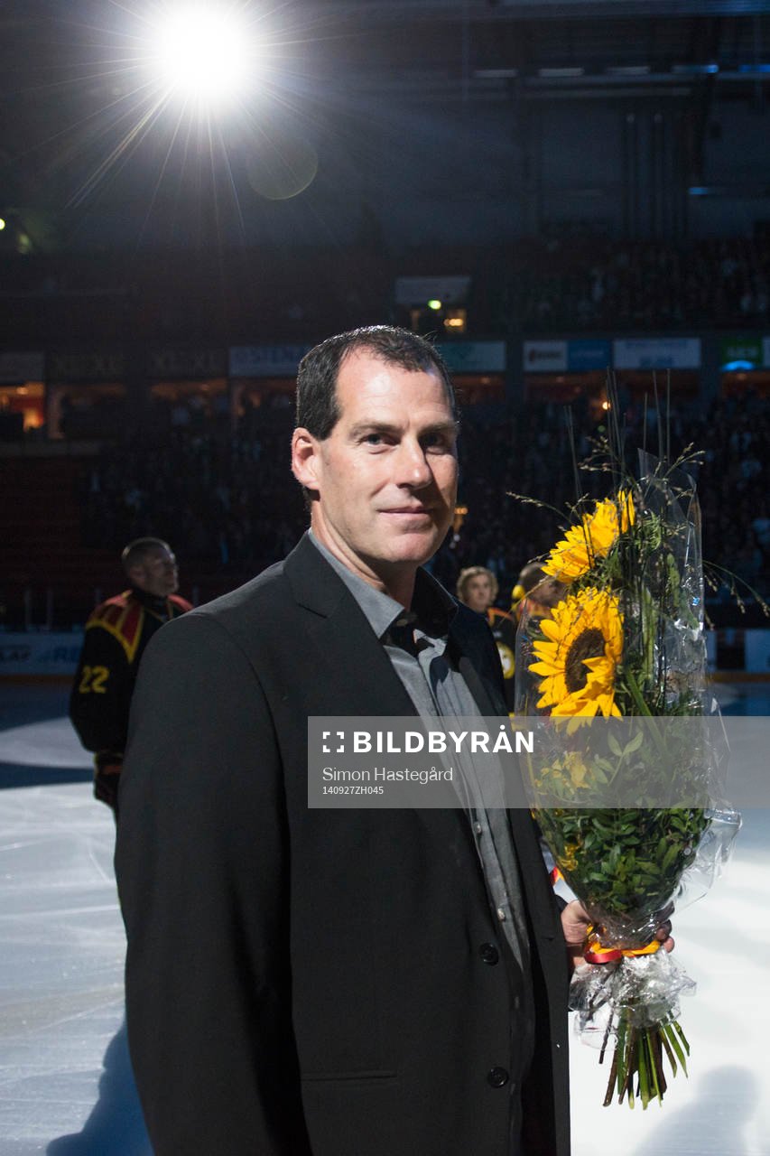 Den forne Brynässpelaren Janne Larsson hyllas före