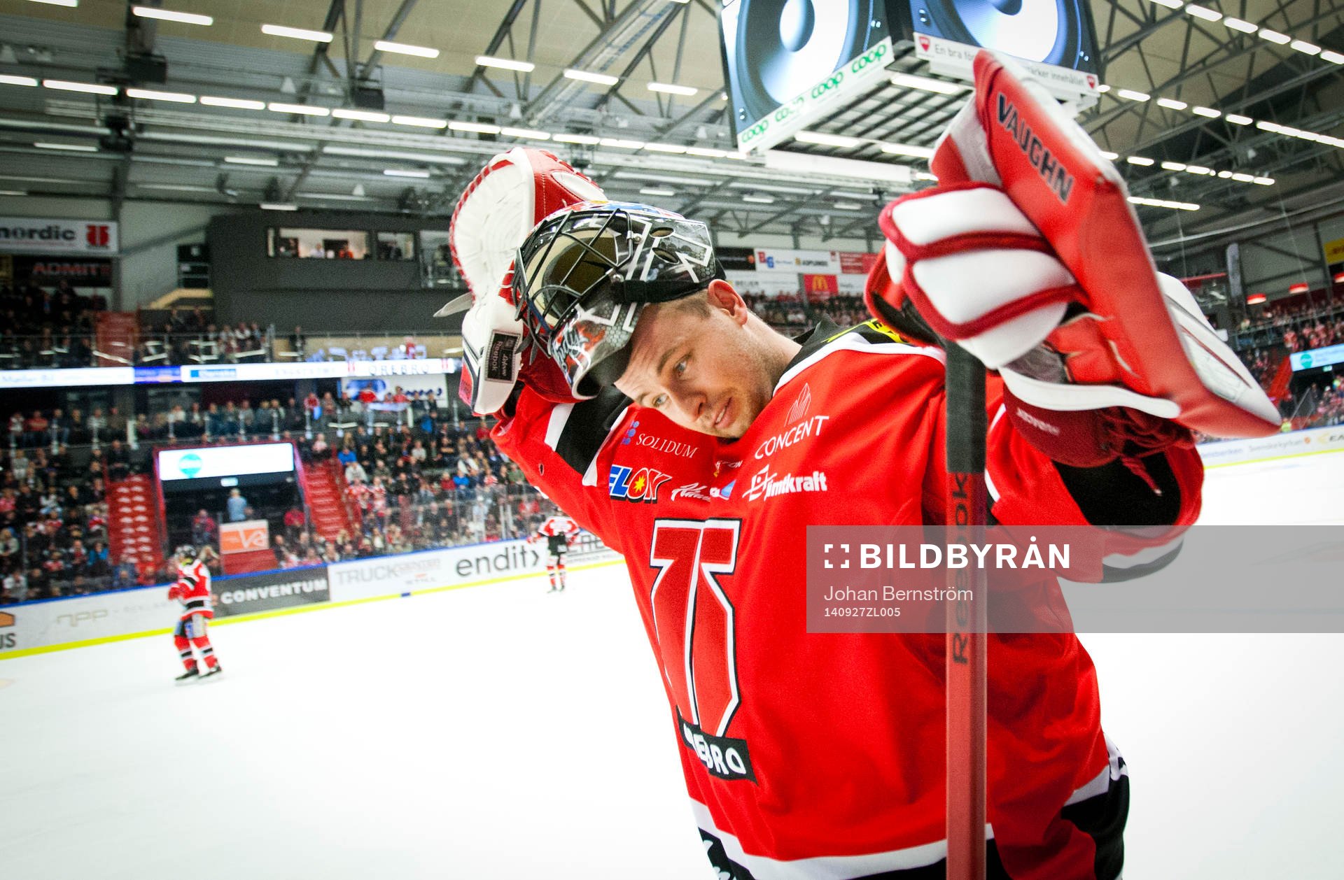 Örebros målvakt Julius Hudacek deppar