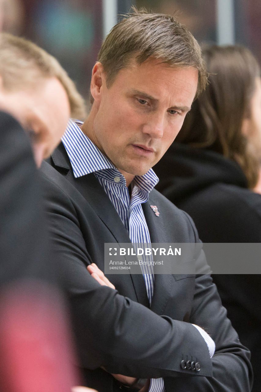 Frölundas tränare ser deppig ut Roger Rönnberg