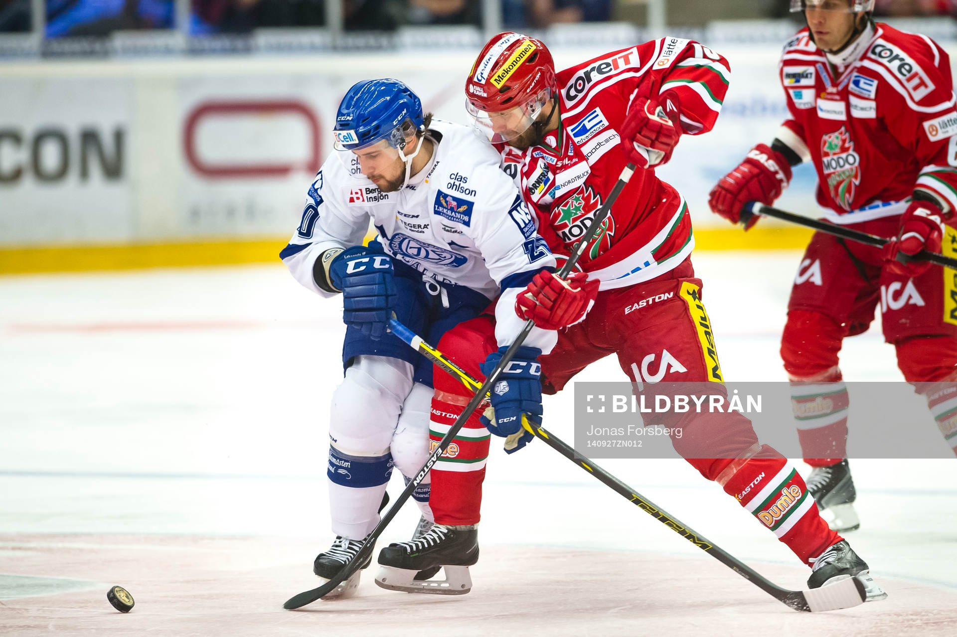Kamp mellan Leksands Ryan Russell och Modos Niklas Nordgren