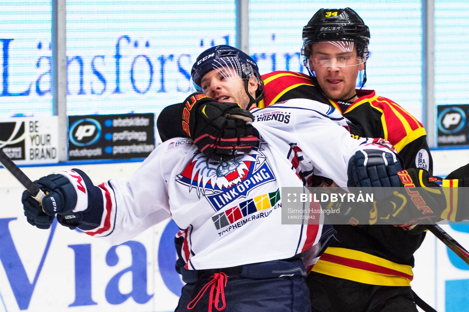 Linköpings Jacob Micflikier och Brynäs Daniel Brodin i