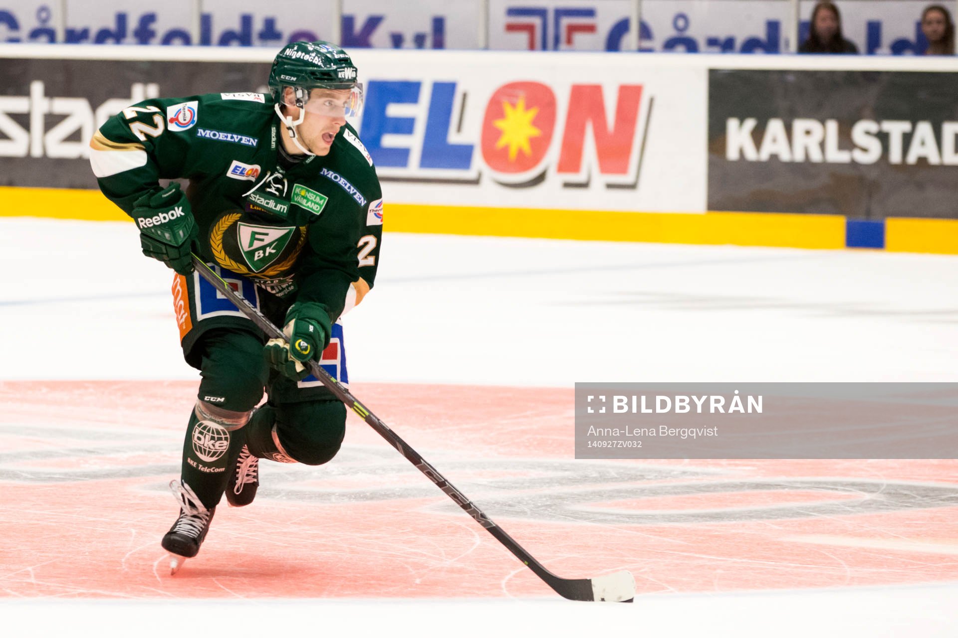 Färjestads Per Åslund laddar innan han sätter