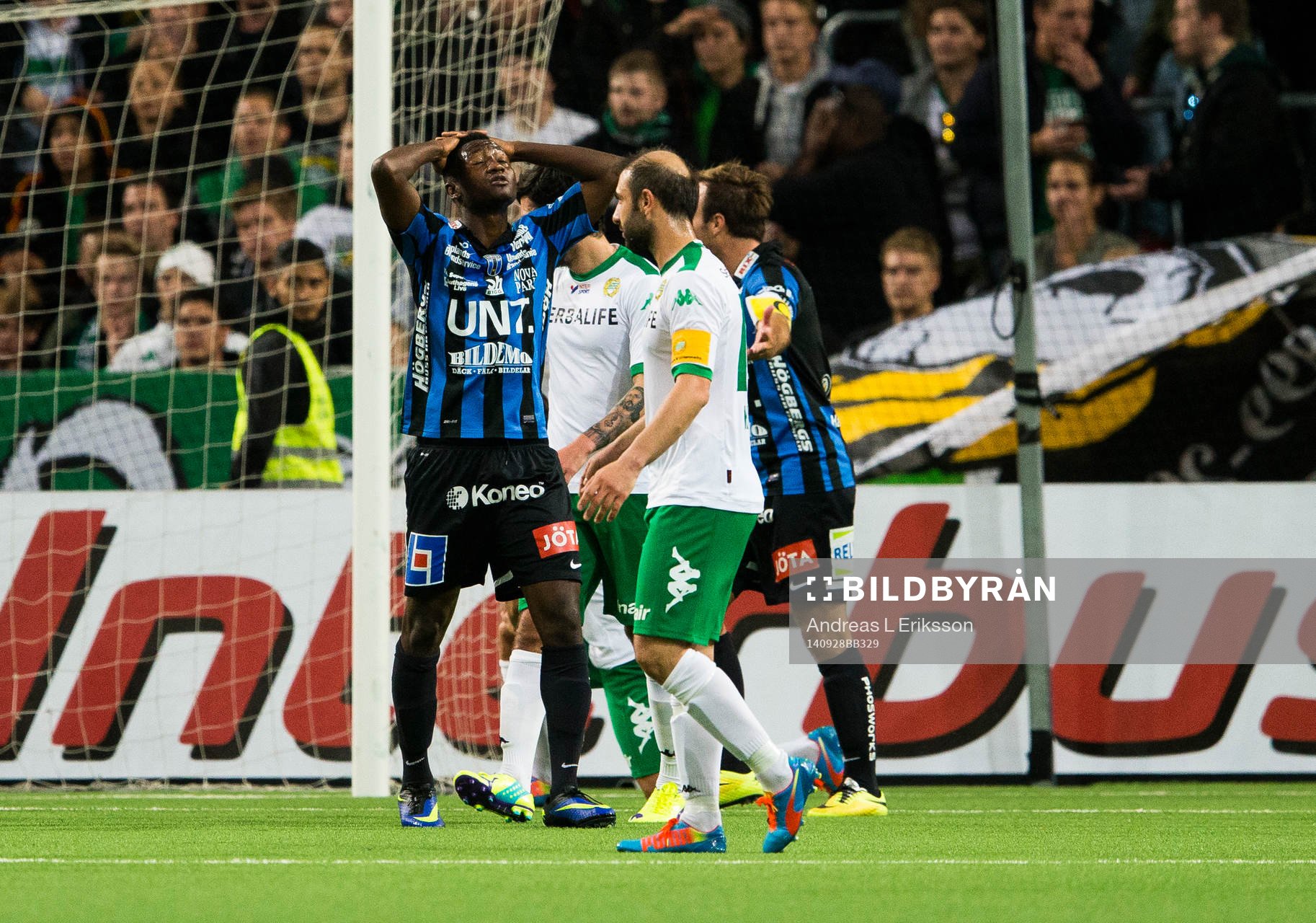Sirius Moses Ogbu tar sig för huvudet