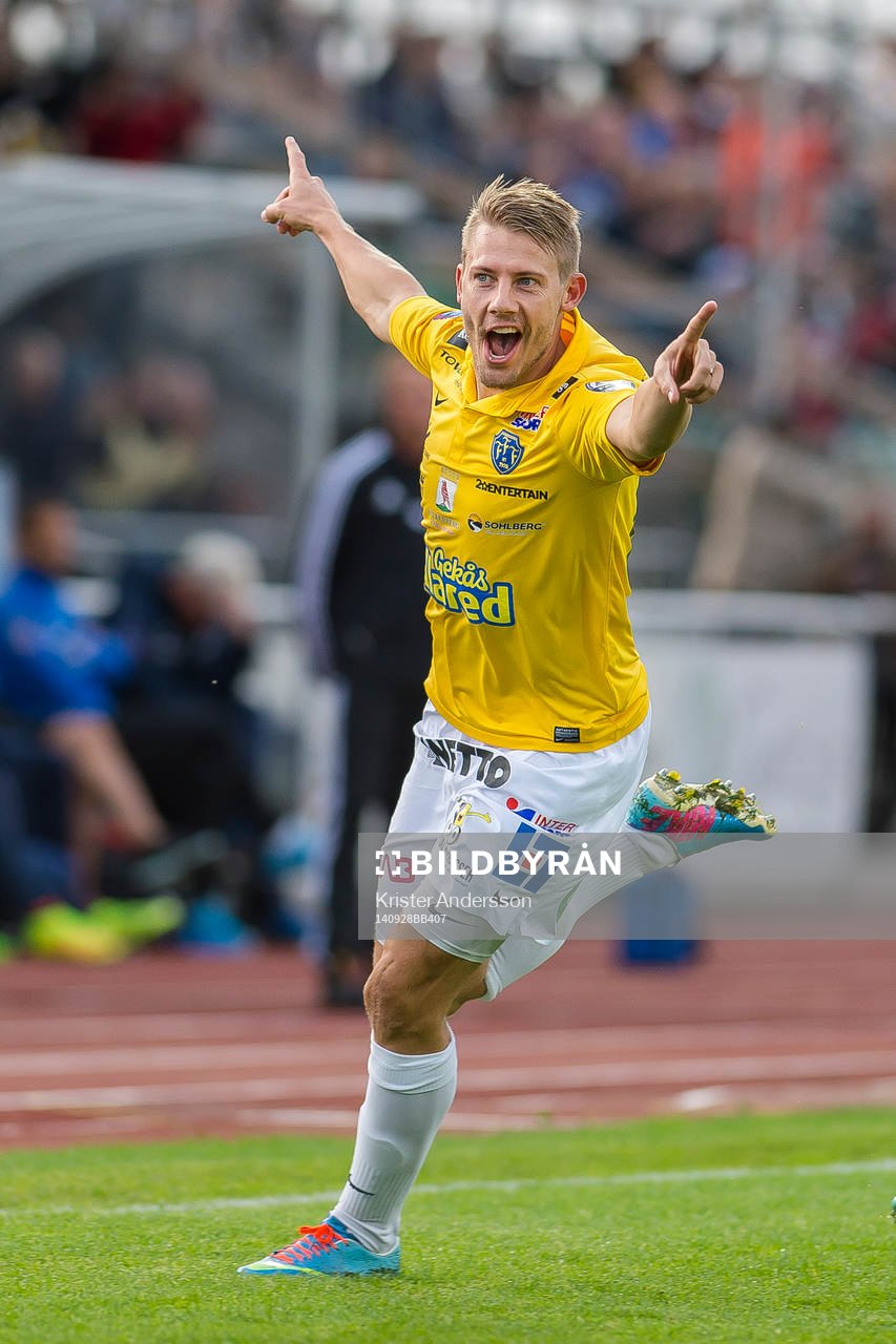 Falkenbergs Patrik Ingelsten jublar