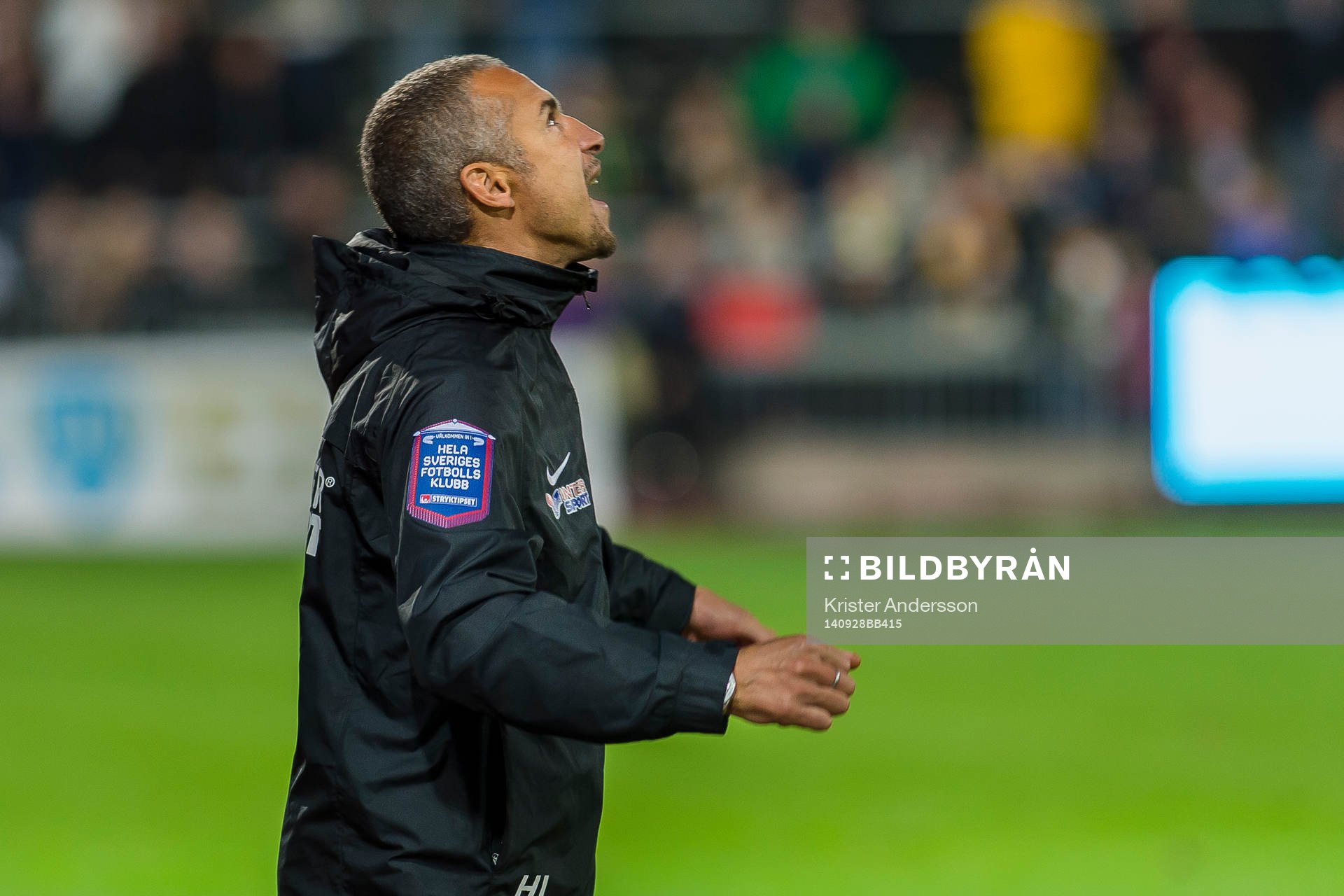 Falkenbergs tränare Henrik Larsson jublar