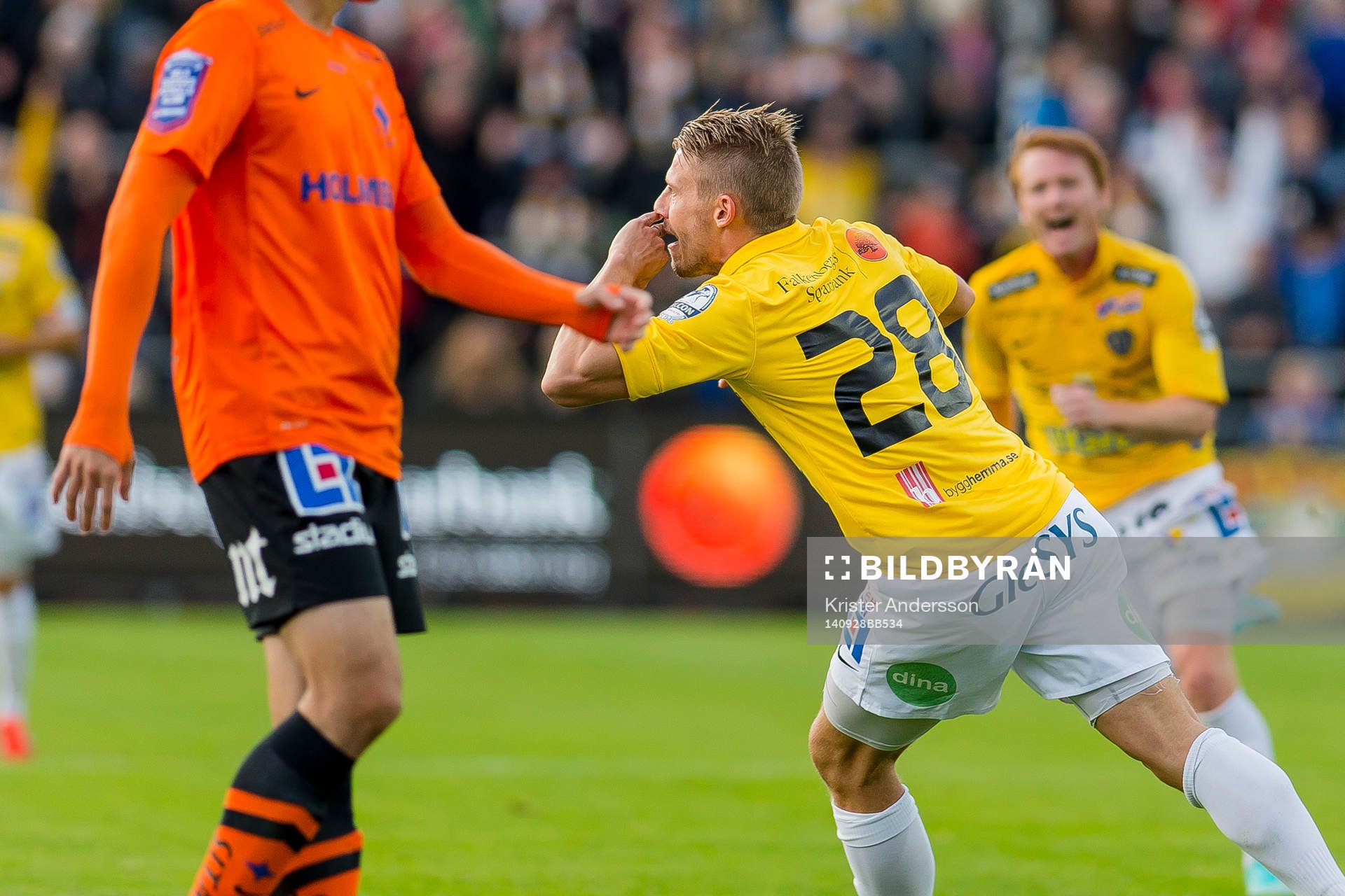 Falkenbergs Patrik Ingelsten jublar