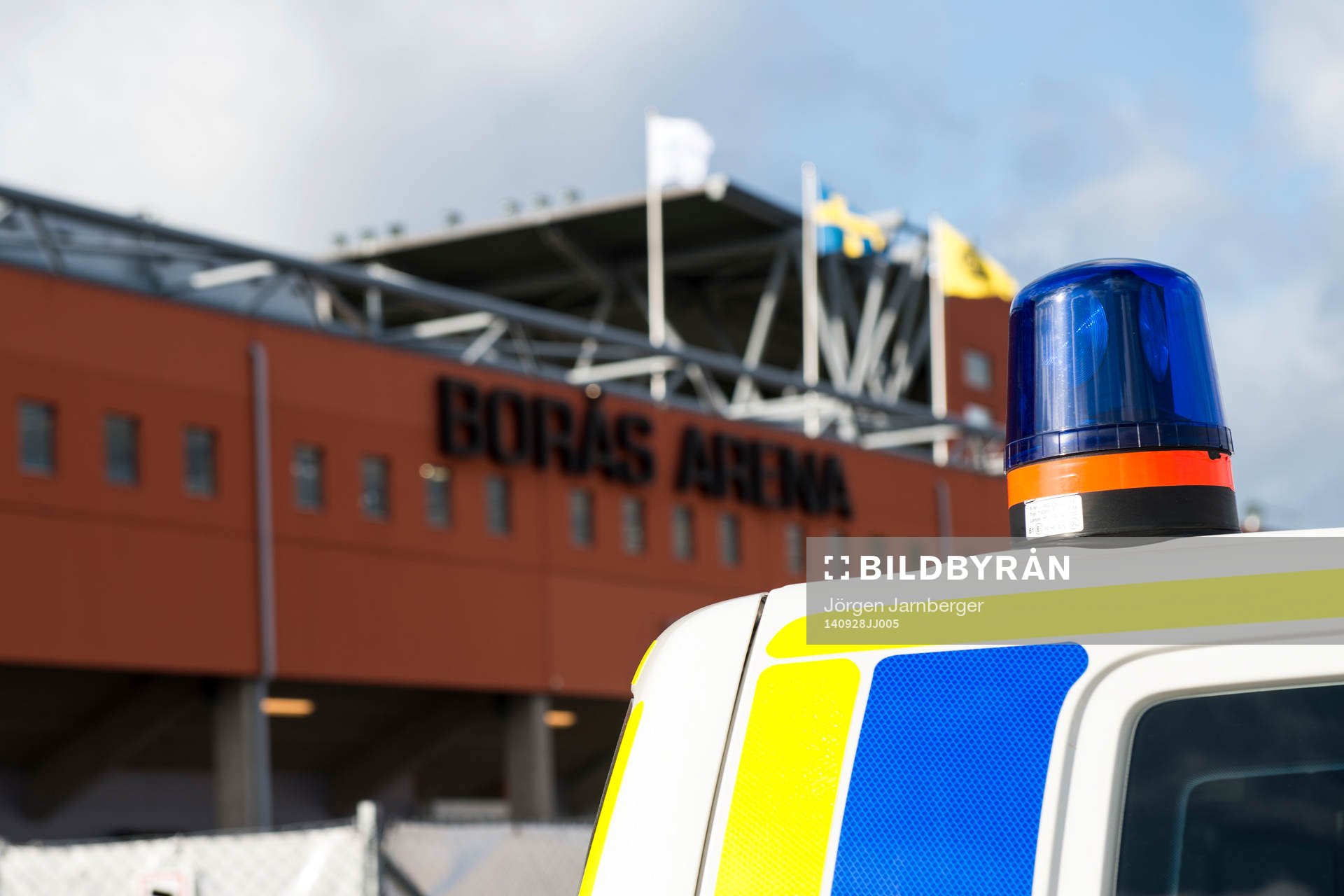 Blåljus på polisbil innan fotbollsmatchen i Allsvenskan