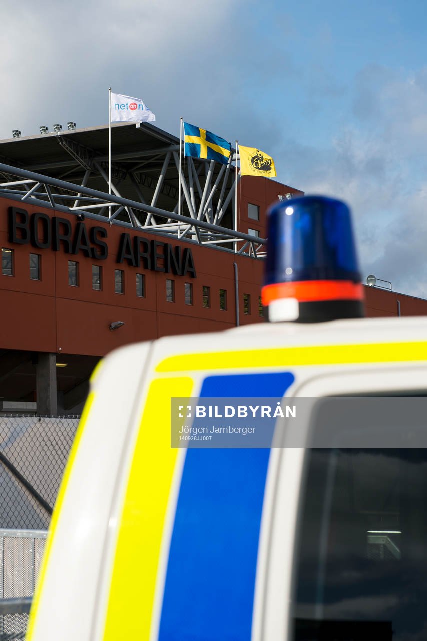 Blåljus på polisbil utanför Borås arena innan fotbollsmatchen i Allsvenskan mellan Elfsborg och AIK den 28 september 2014 i Borås.