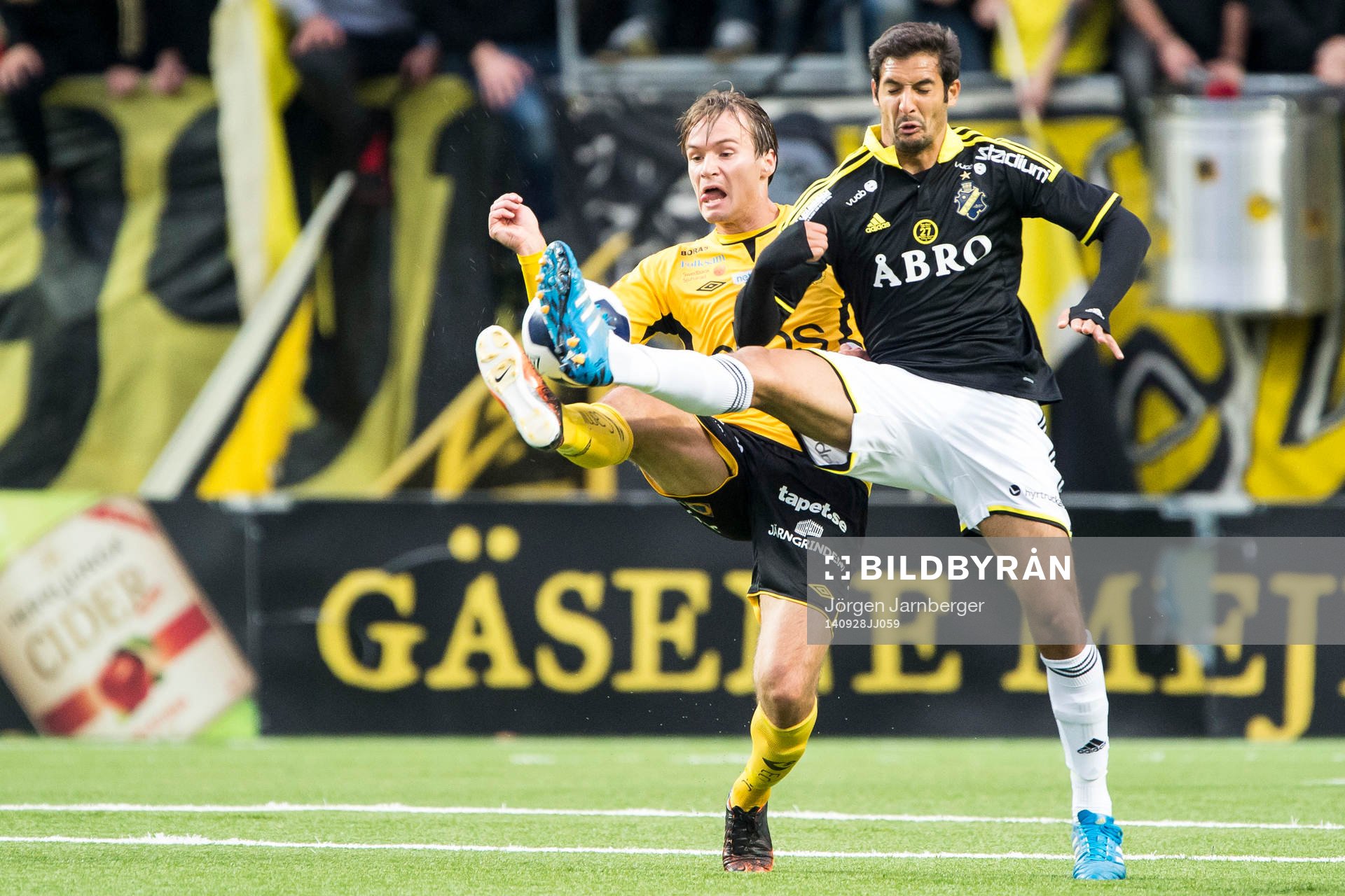 Kamp mellan AIK:s Celso Borges och Elfsborgs Viktor Prodell under fotbollsmatchen i Allsvenskan mellan Elfsborg och AIK den 28 september 2014 i Borås.