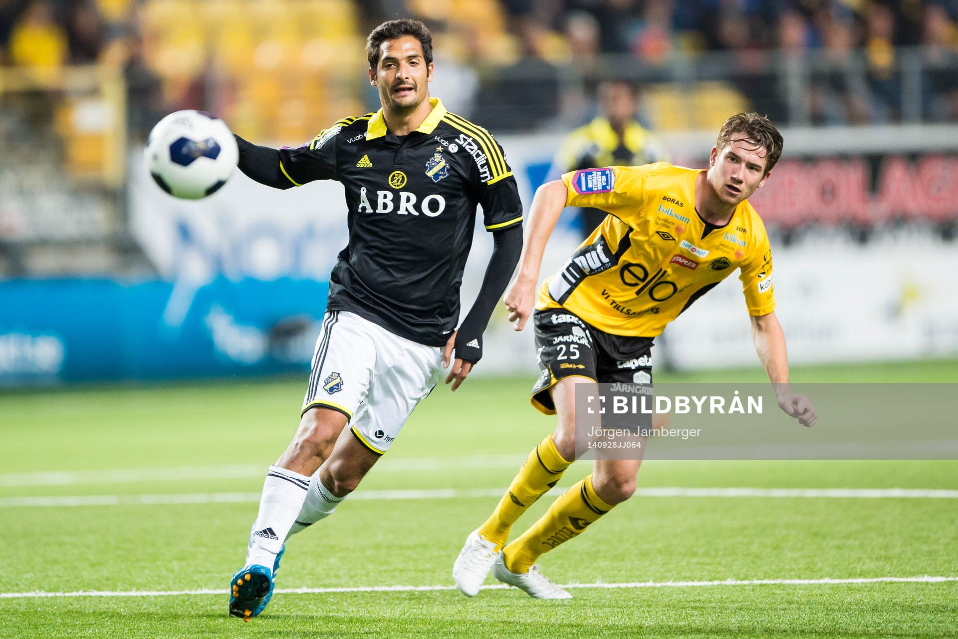 AIK:s Celso Borges och Elfsborgs Marcus Rohdén under fotbollsmatchen i Allsvenskan mellan Elfsborg och AIK den 28 september 2014 i Borås.