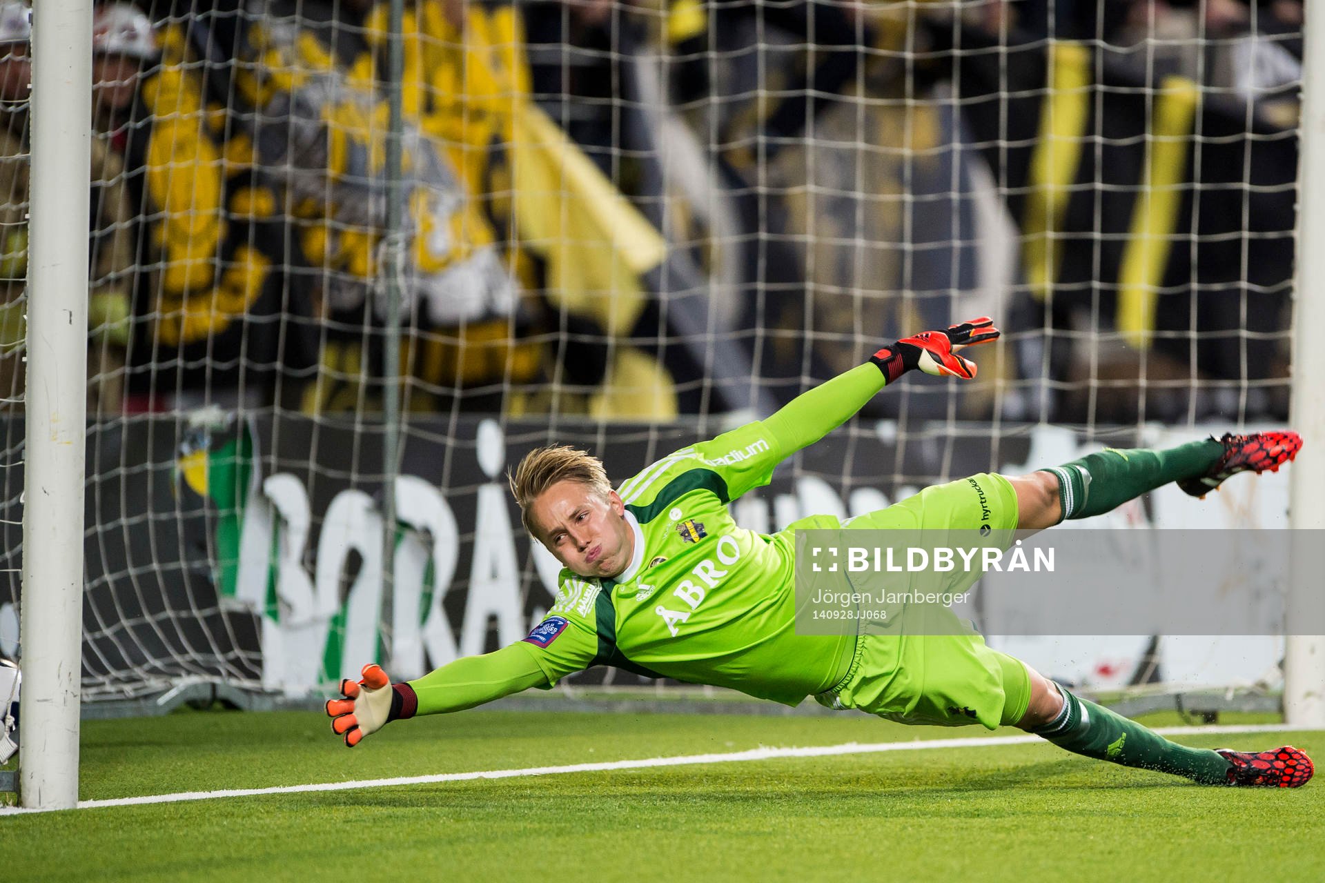 s målvakt Patrik Carlgren släpper in 1-0
