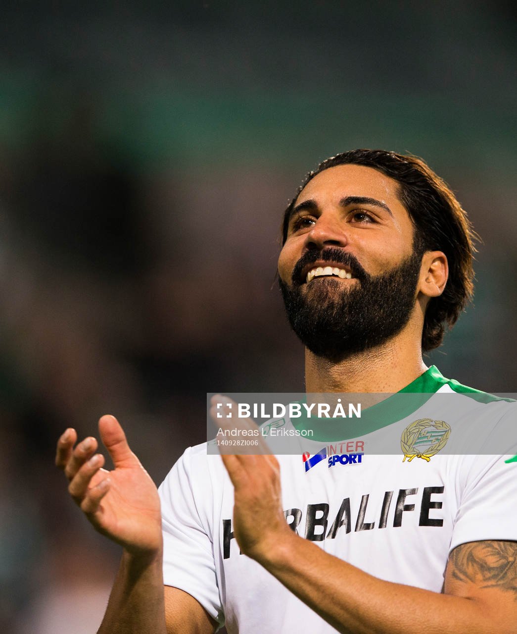 Hammarbys Stefan Batan applåderar
