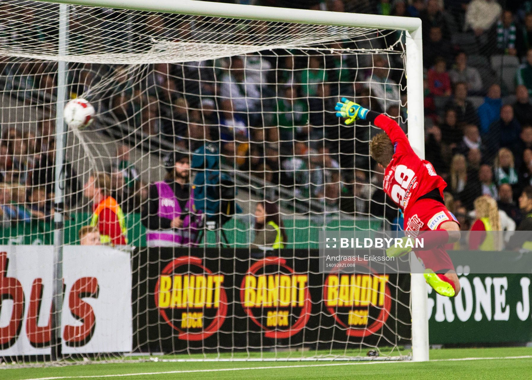 Hammarbys Kennedy Bakircioglu (ej i bild) gör 3-1 för