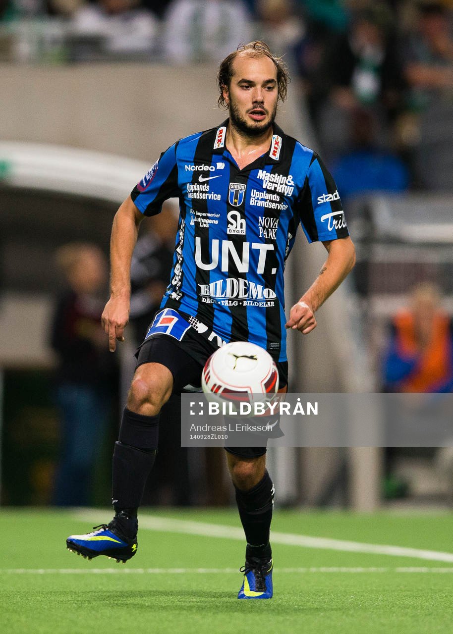 Sirius Karl Larson tar ner bollen