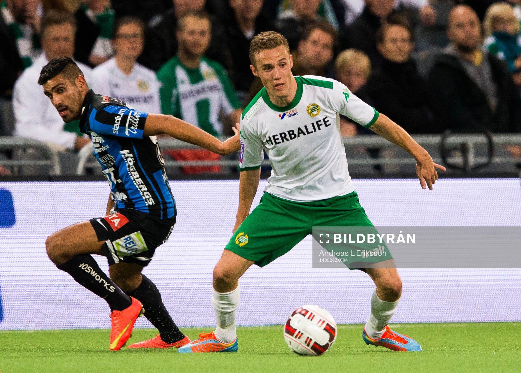 Sirius Stefan Silva och Hammarbys Fredrik Torsteinbø under fotbollsmatchen i Superettan mellan Hammarby och Sirius den 28 september 2014 i Stockholm.