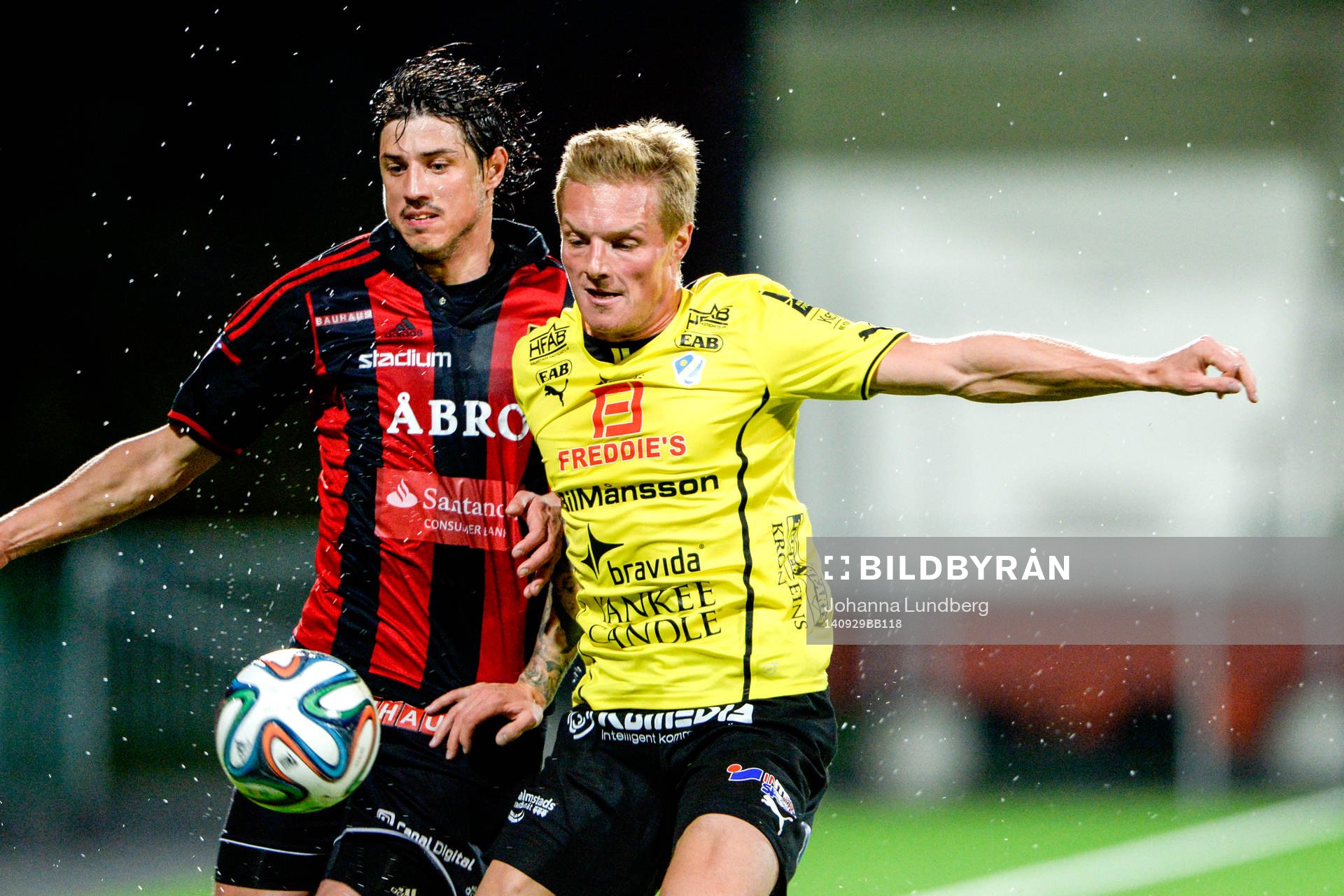 Brommapojkarnas Gabriel Petrovic och Halmstads Gudjón Baldvinsson under fotbollsmatchen i Allsvenskan mellan Brommapojkarna och Halmstad den 29 september 2014 i Stockholm.