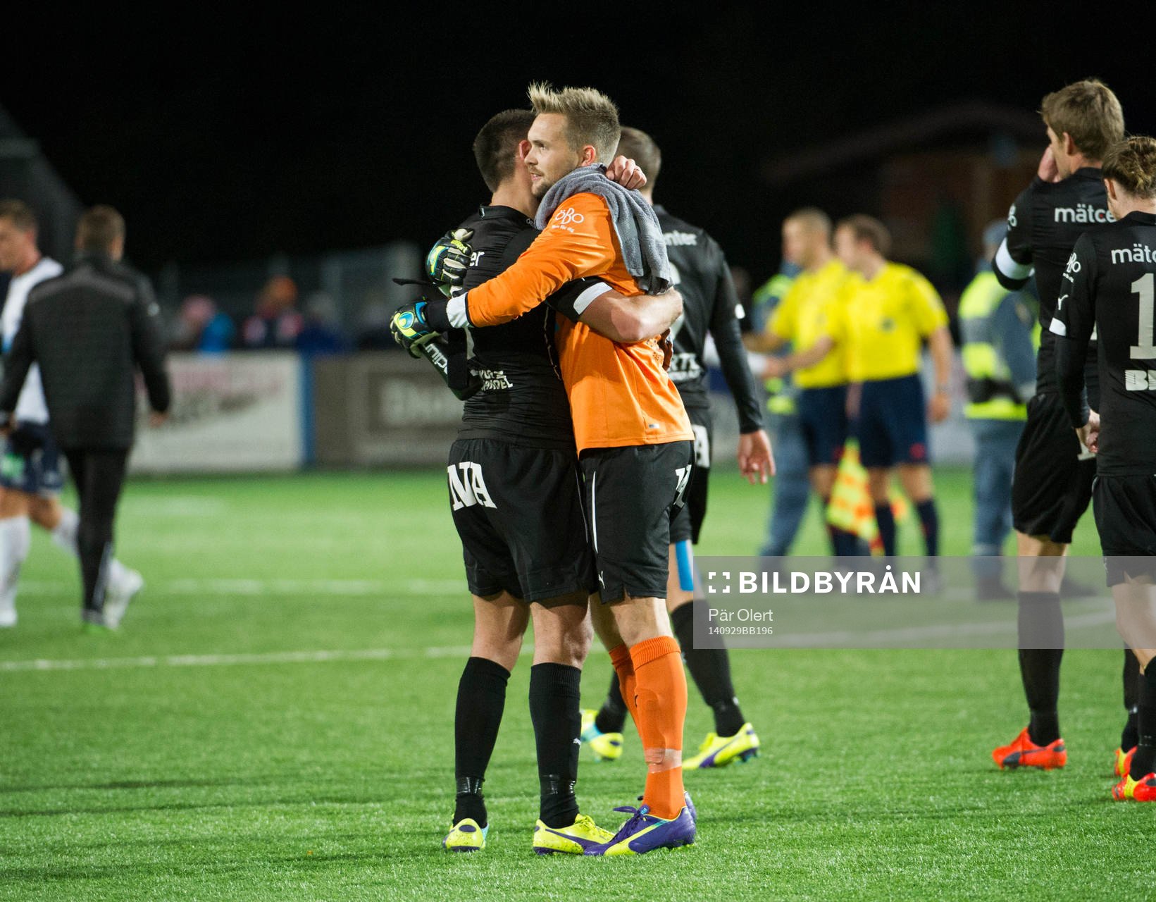 Örebros målvakt Oscar Jansson och Robert Åhman Persson