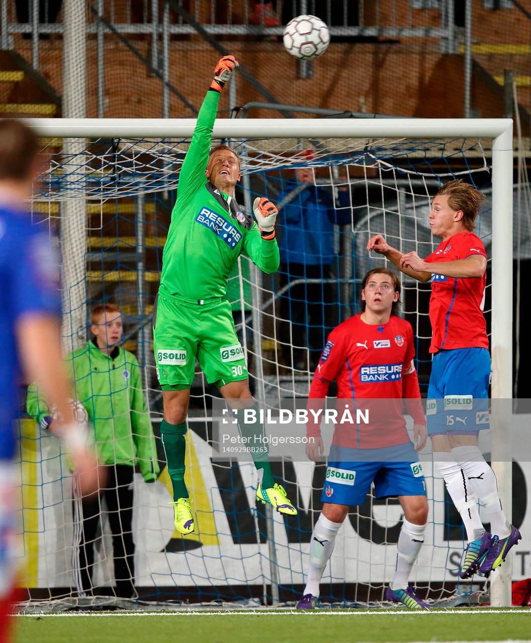 Räddning av Helsingborgs Pär Hansson medan Darijan