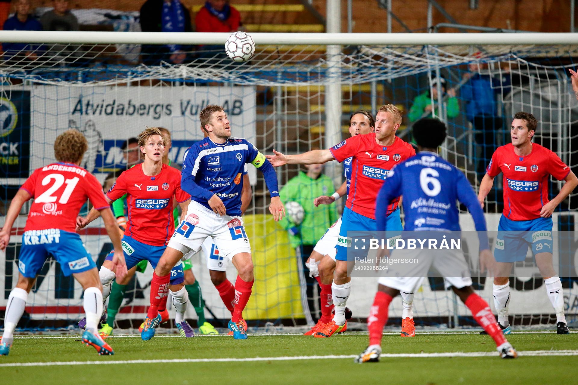 Spel framför Helsingborgs mål, Åtvidabergs Daniel Hallingström ser upp på bollen, under fotbollsmatchen i Allsvenskan mellan Åtvidaberg och Helsingborg den 29 september 2014 i Åtvidaberg.