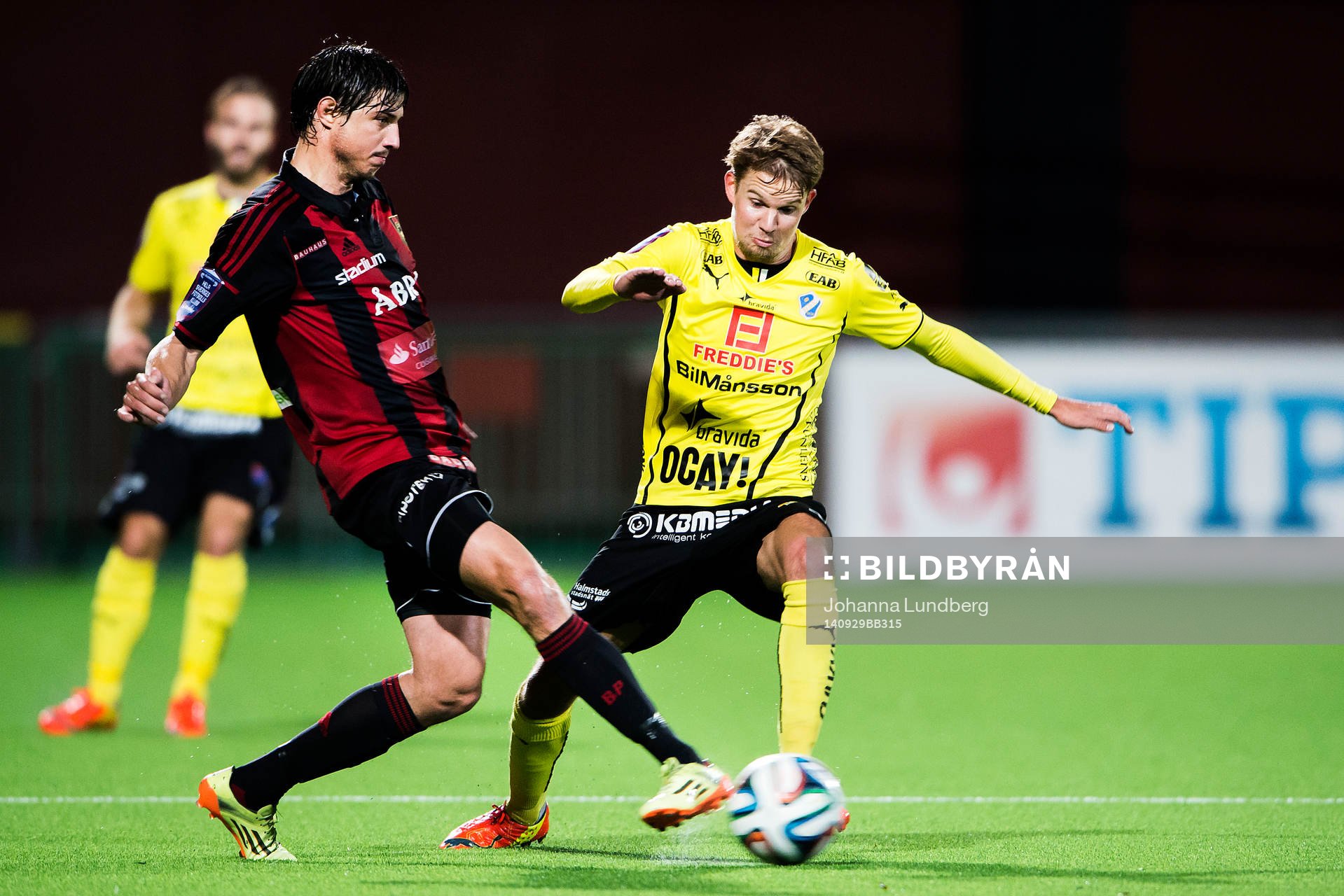 Brommapojkarnas Gabriel Petrovic och Halmstads Johan