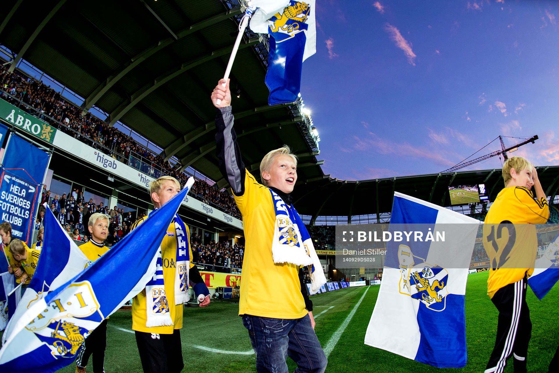 Knattar innan fotbollsmatchen i Allsvenskan mellan IFK