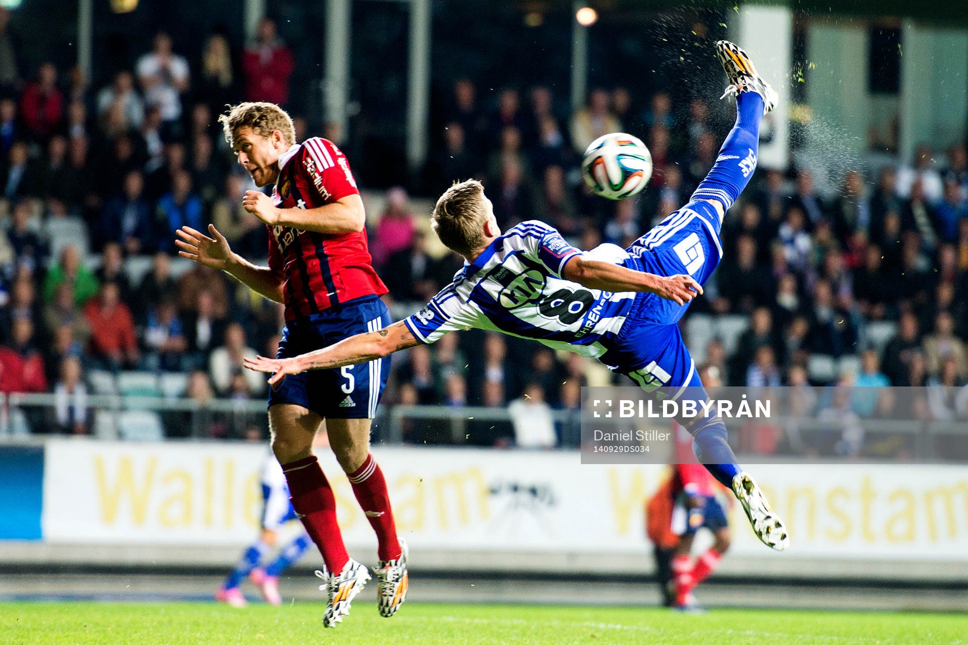 IFK Göteborgs Sören Rieks försöker sig på en