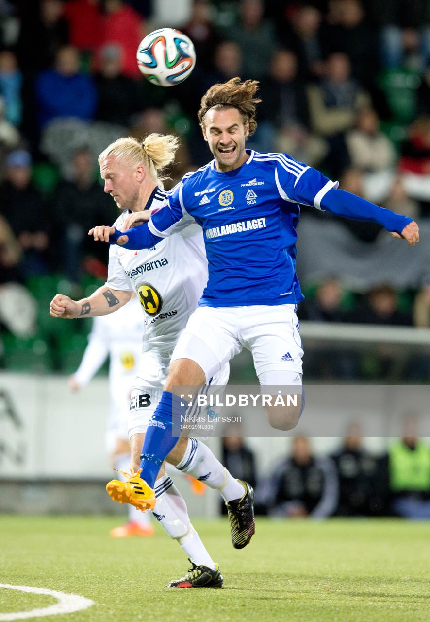 Sundsvalls Simon Helg under fotbollsmatchen i Superettan mellan Sundsvall och Husqvarna 29 september 2014 i Sundsvall.