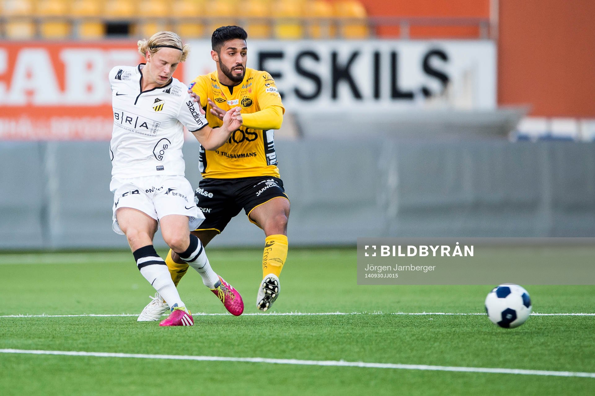 Häckens Gustav Berggren (v) och Elfsborgs Arjan Mostafa (h)