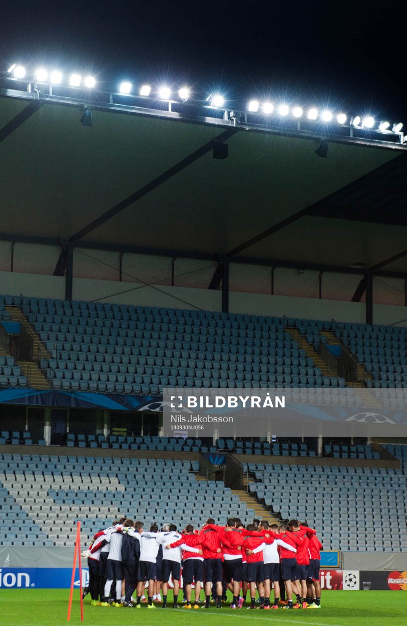 Olympiakos samlar sig innan träning