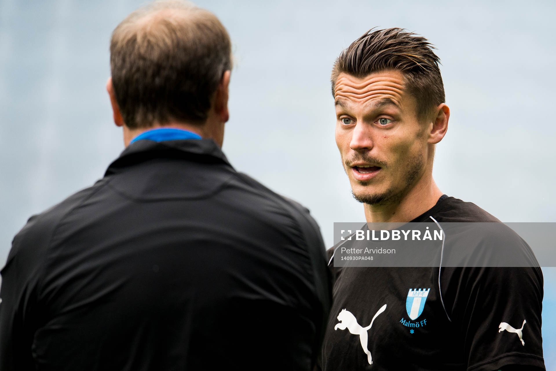 Malmö FFs Markus Rosenberg pratar med tränare Åge Hareide under en träning den 30 september 2014 i Malmö.